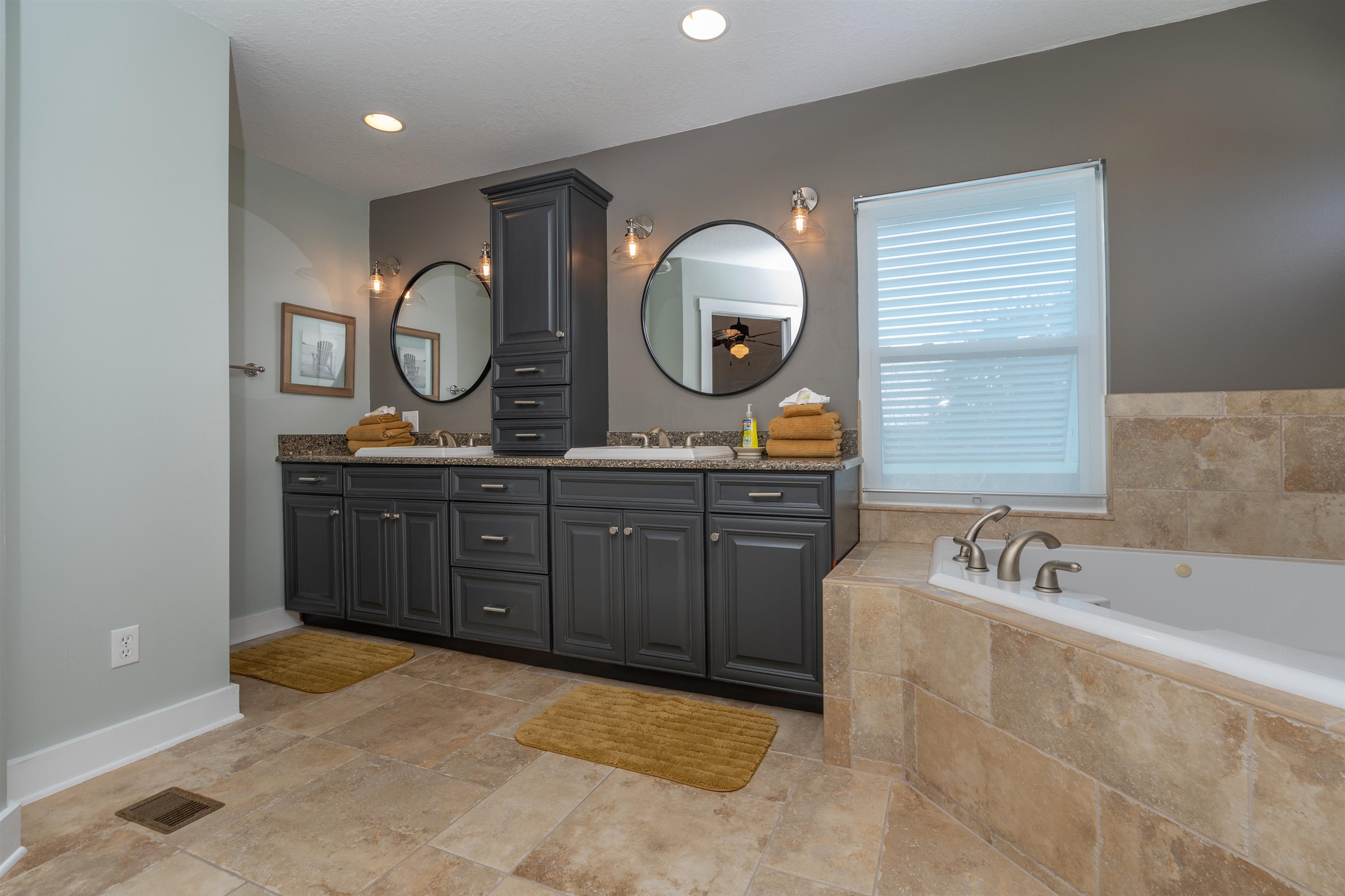 Image 5 of 52 For 66 Corunna St