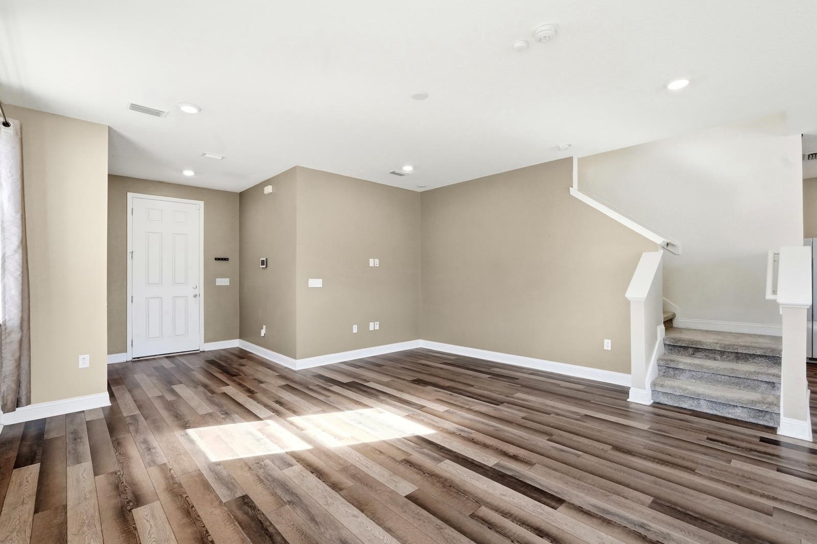 Image 11 of 62 For 216 Santorini Ct