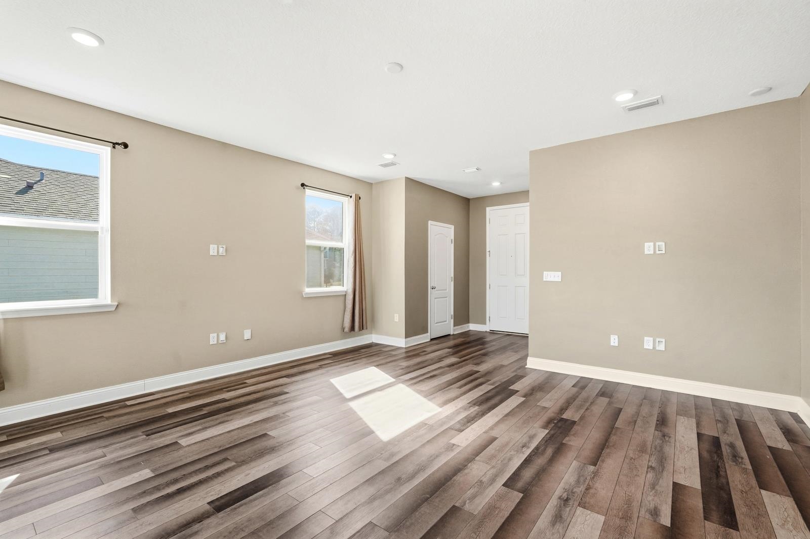 Image 12 of 62 For 216 Santorini Ct