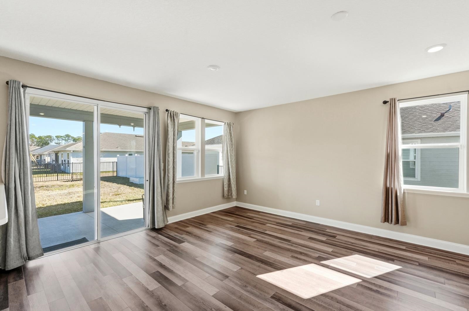 Image 14 of 62 For 216 Santorini Ct