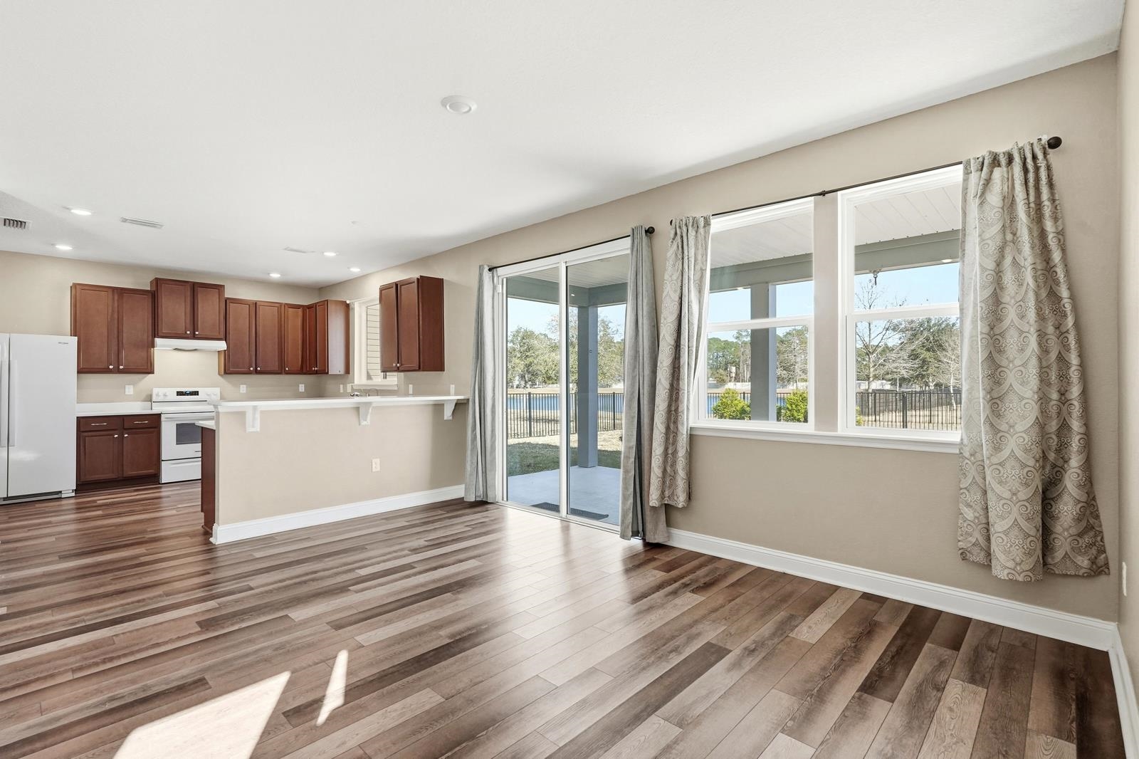 Image 15 of 62 For 216 Santorini Ct