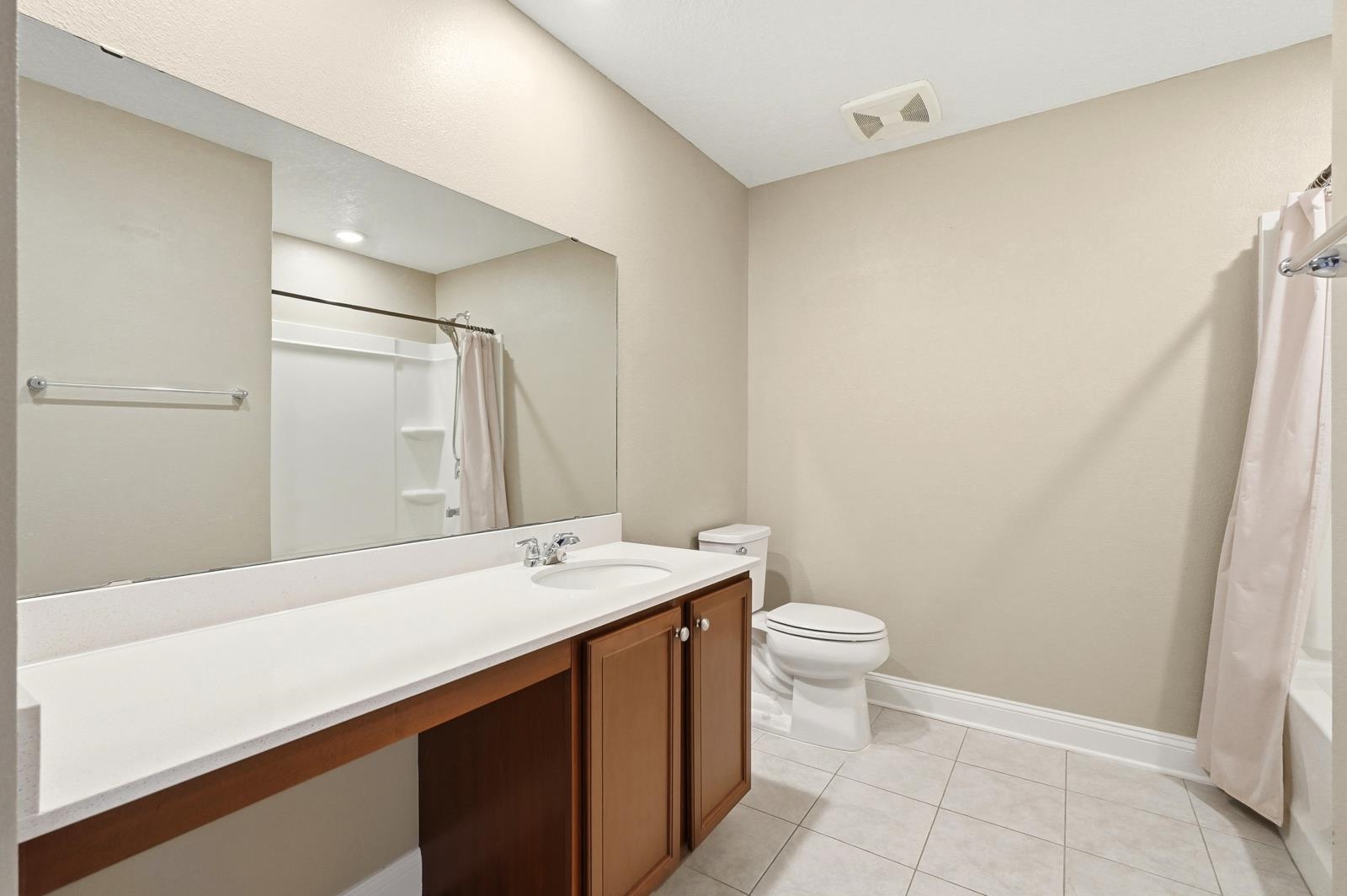 Image 38 of 62 For 216 Santorini Ct