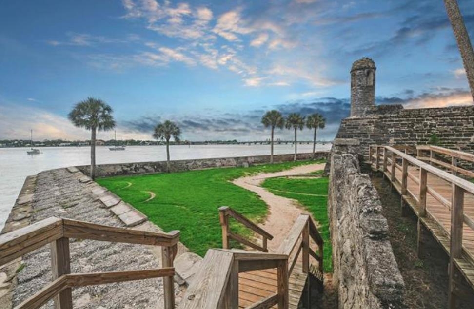 Image 26 of 33 For 14 Rio Vista Ave