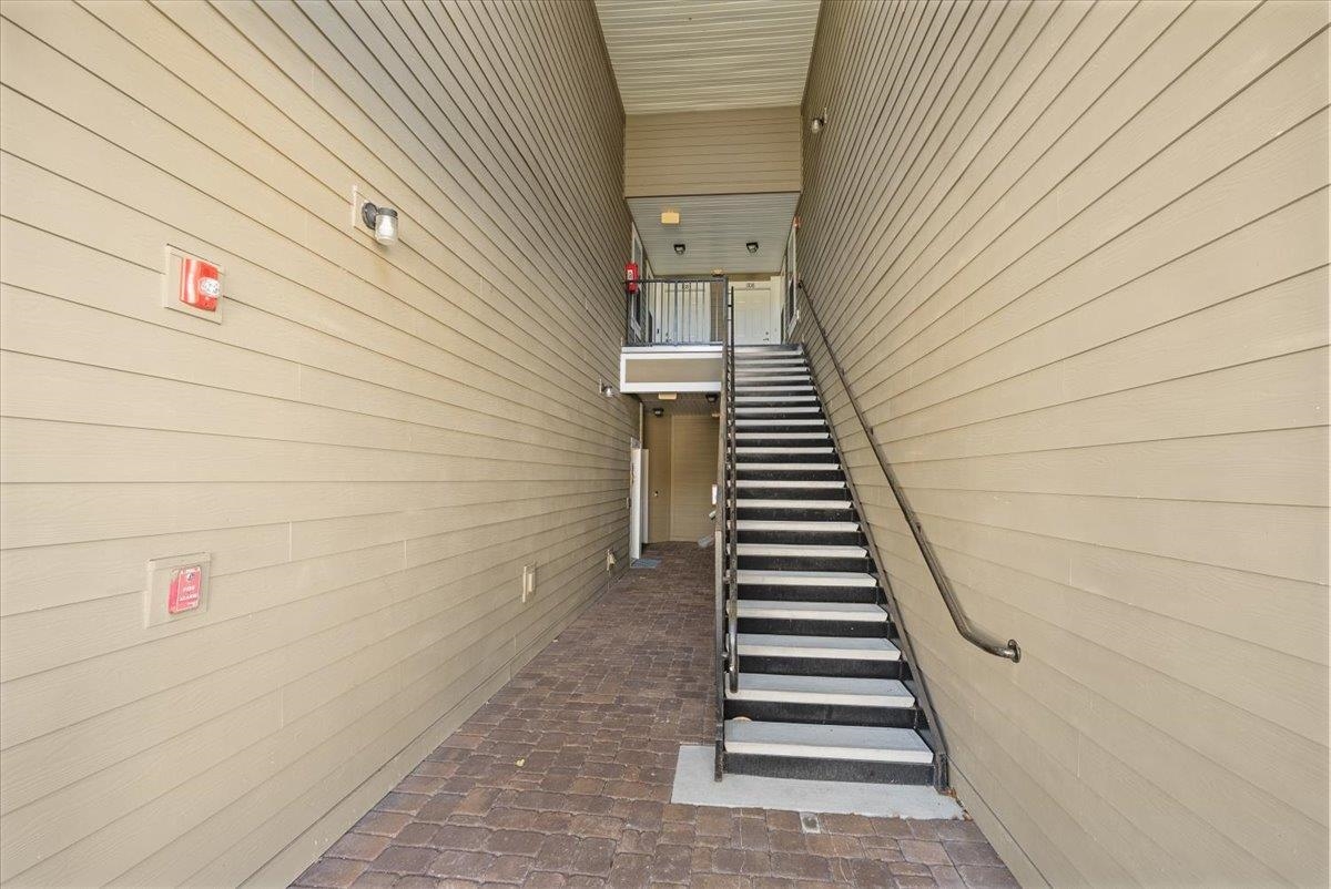 Image 7 of 56 For 1112 Golden Lake Loop