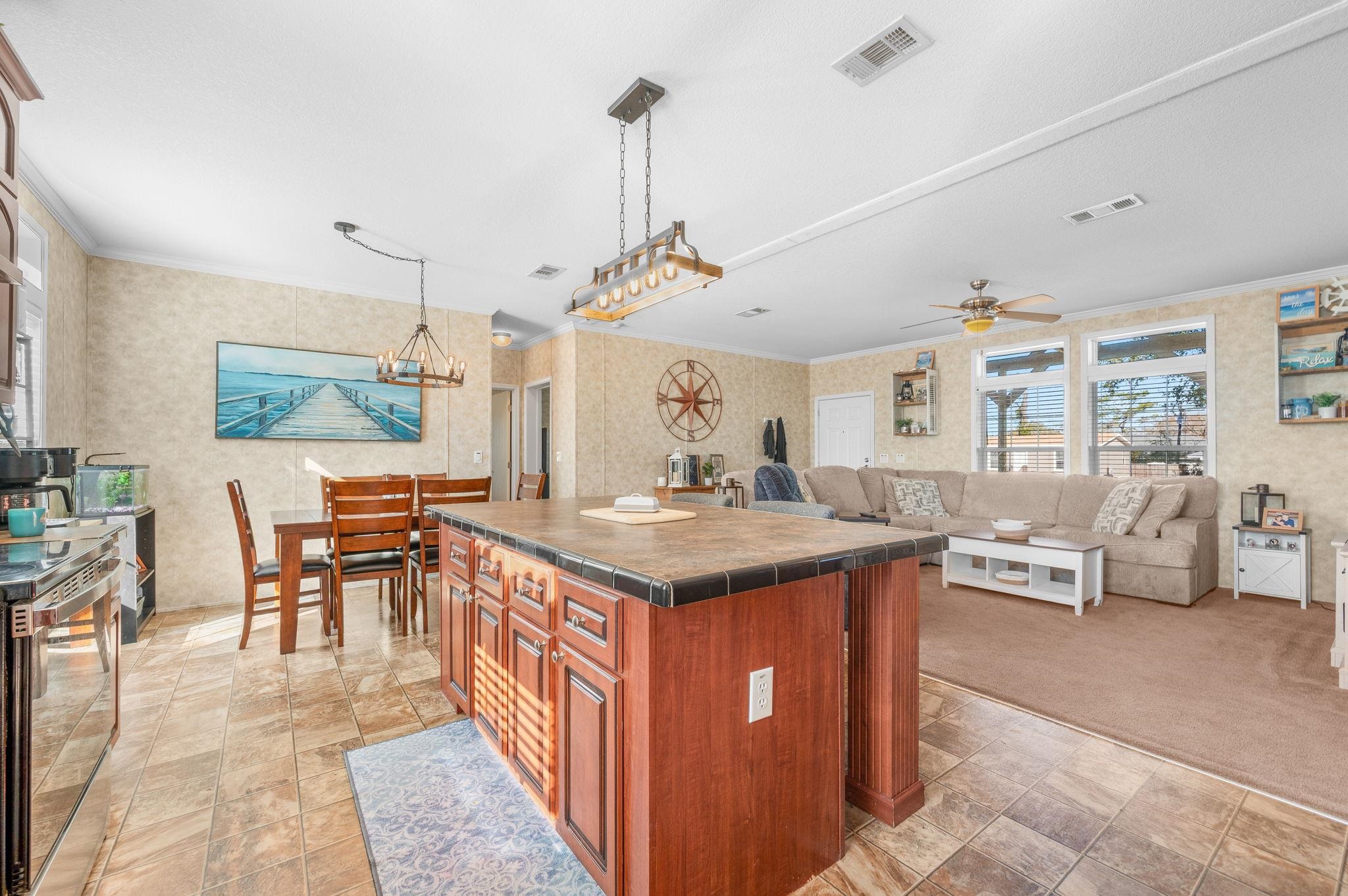 Image 11 of 29 For 6005 7th Manor E