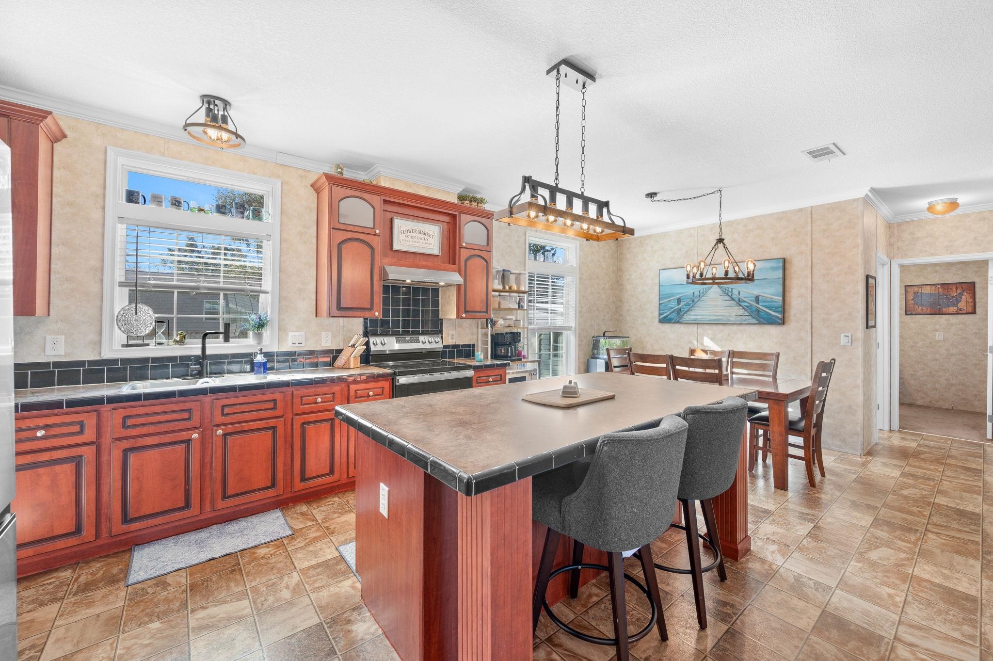 Image 12 of 29 For 6005 7th Manor E