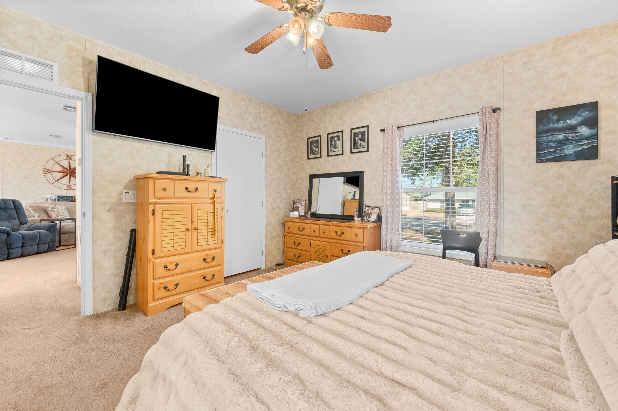 Image 17 of 29 For 6005 7th Manor E