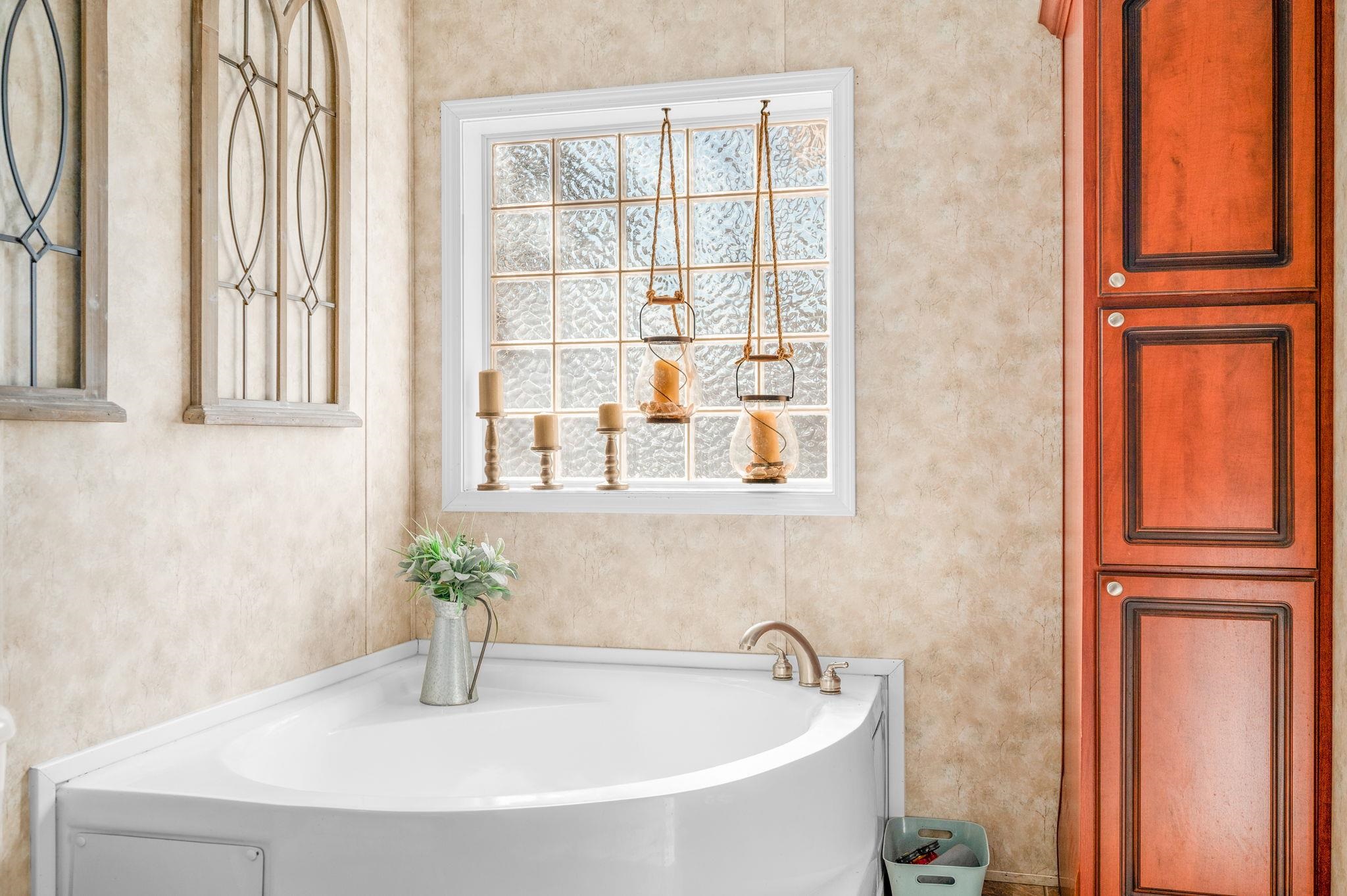 Image 21 of 29 For 6005 7th Manor E