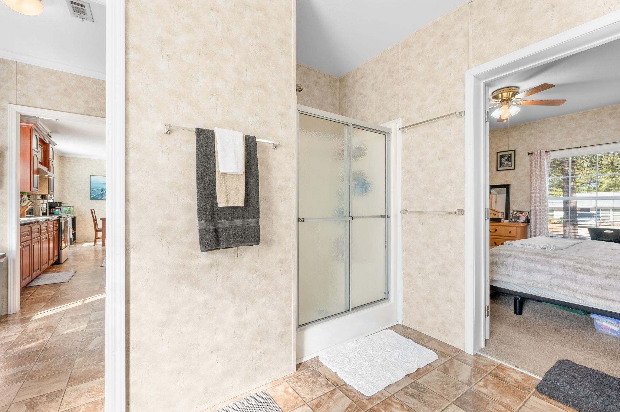 Image 22 of 29 For 6005 7th Manor E