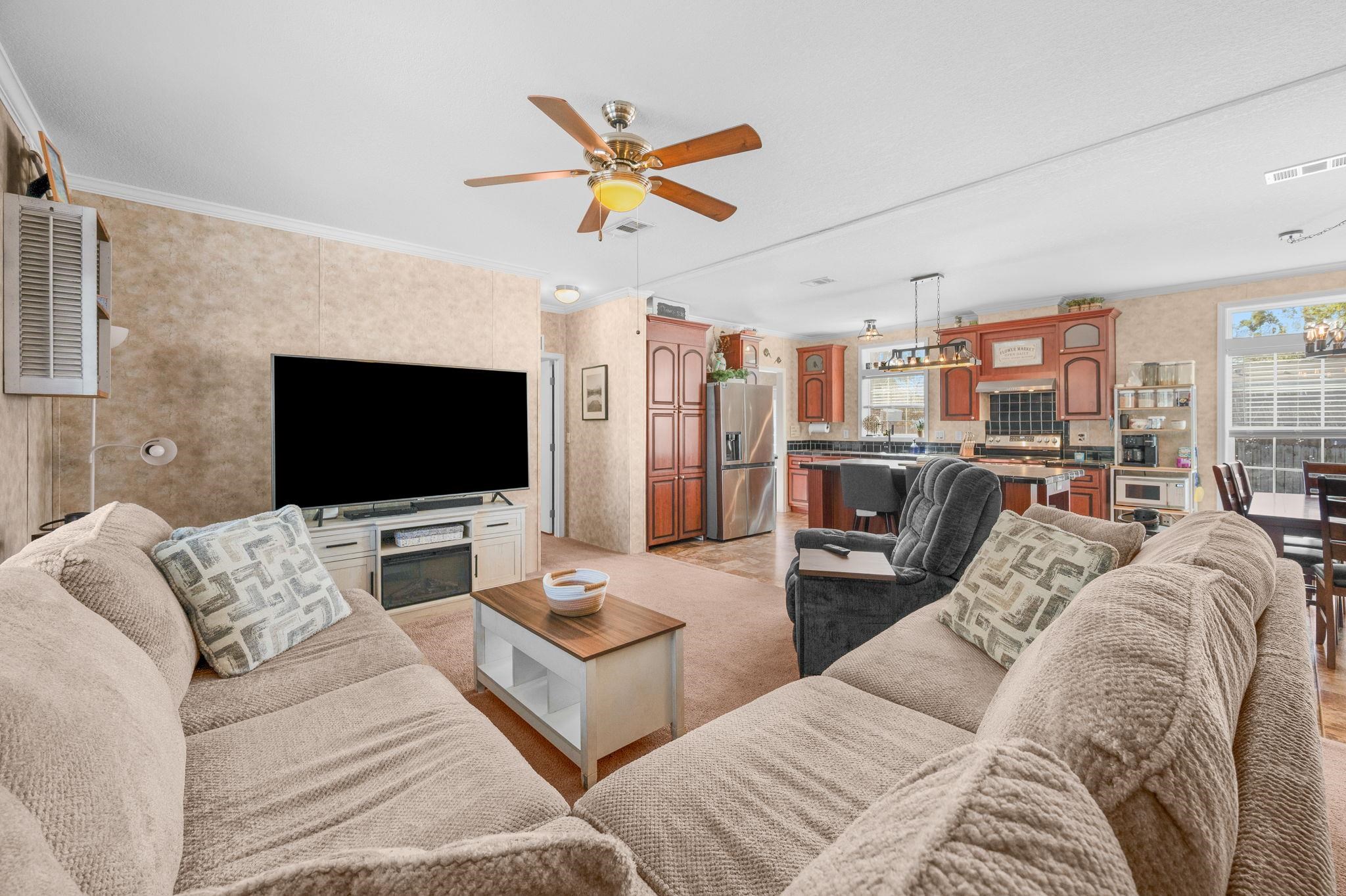 Image 4 of 29 For 6005 7th Manor E