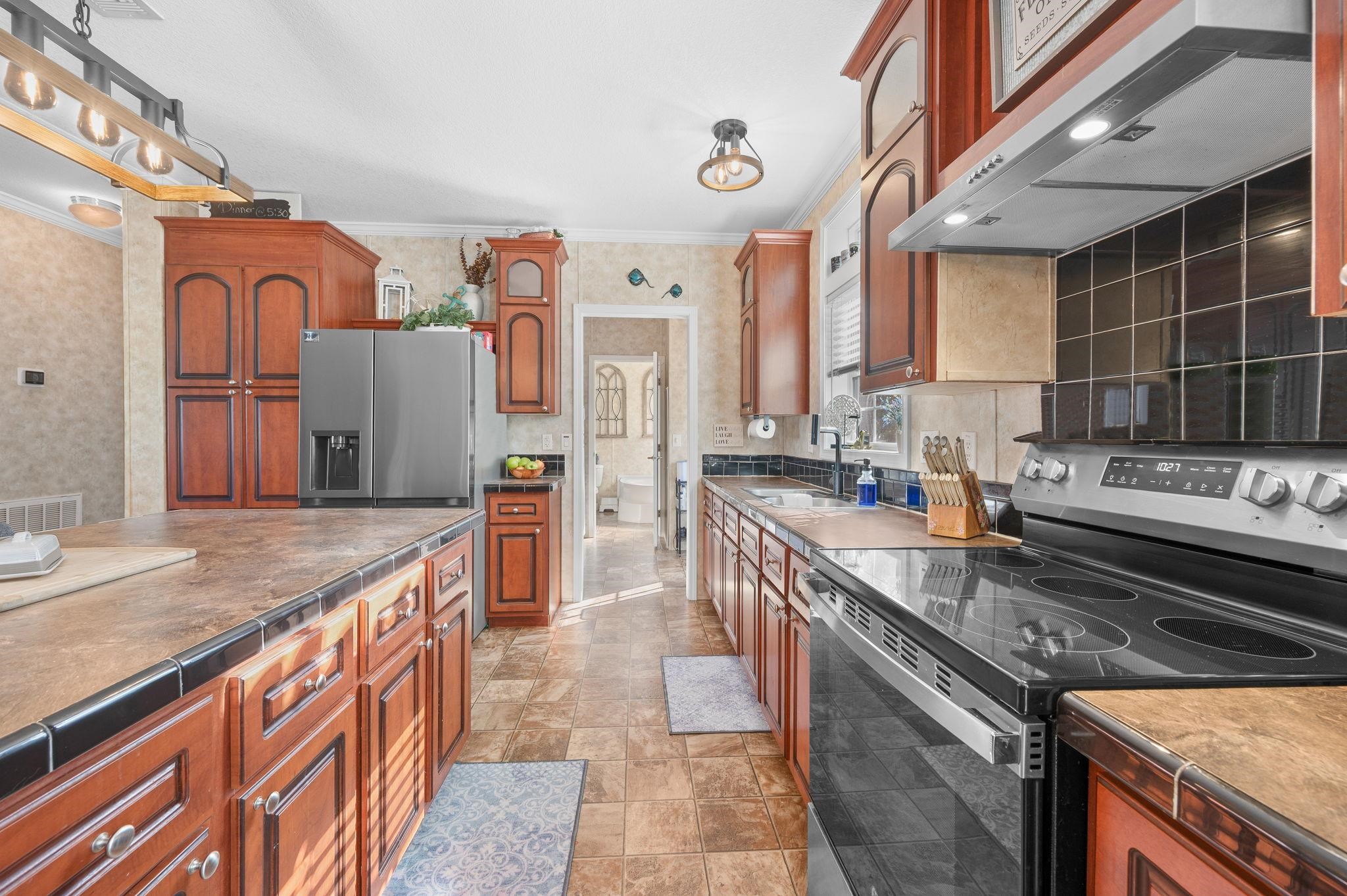 Image 9 of 29 For 6005 7th Manor E