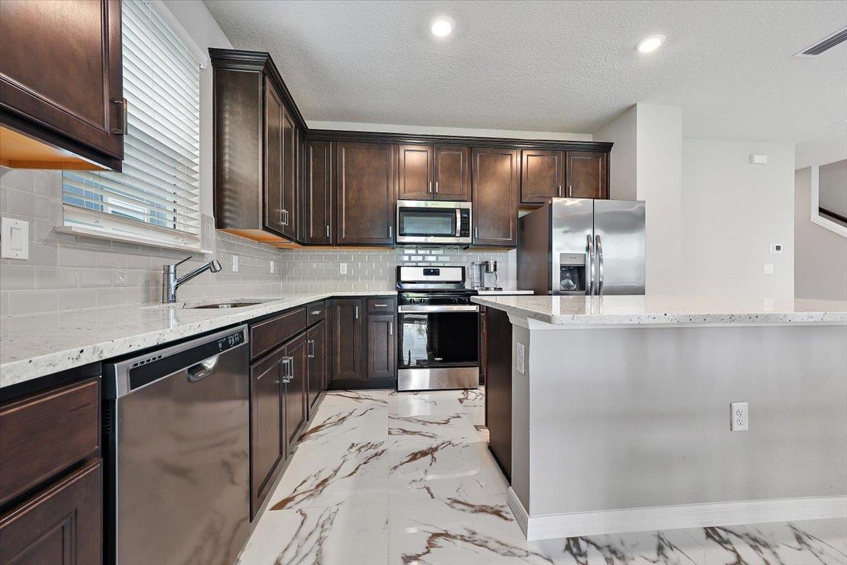 Image 4 of 36 For 122 Sage Hen Dr