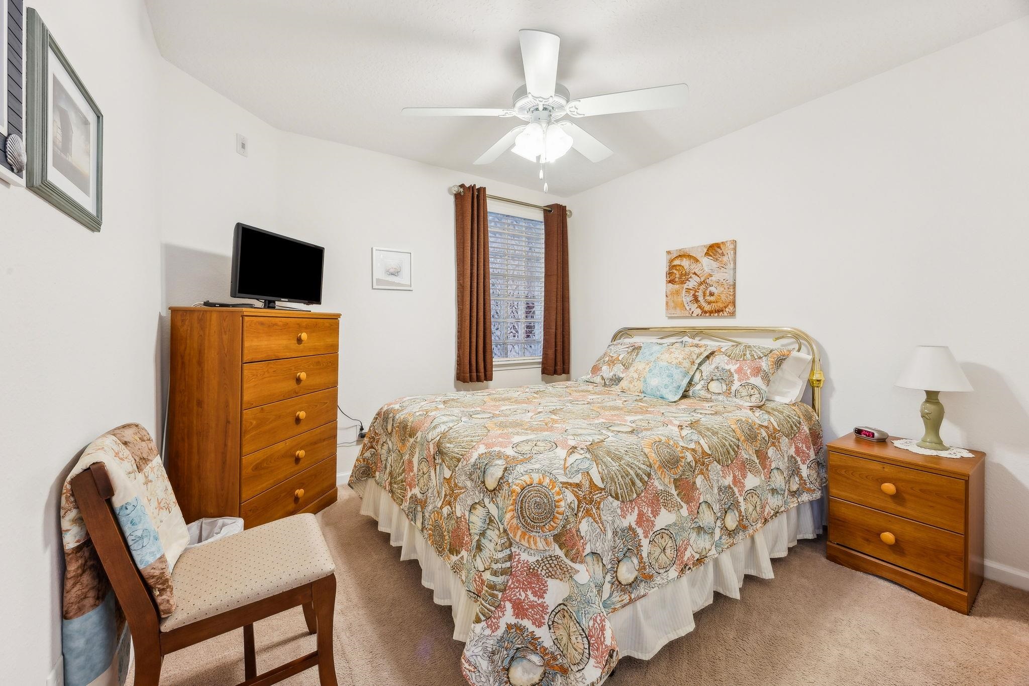 Image 21 of 40 For 2861 Golden Lake Loop