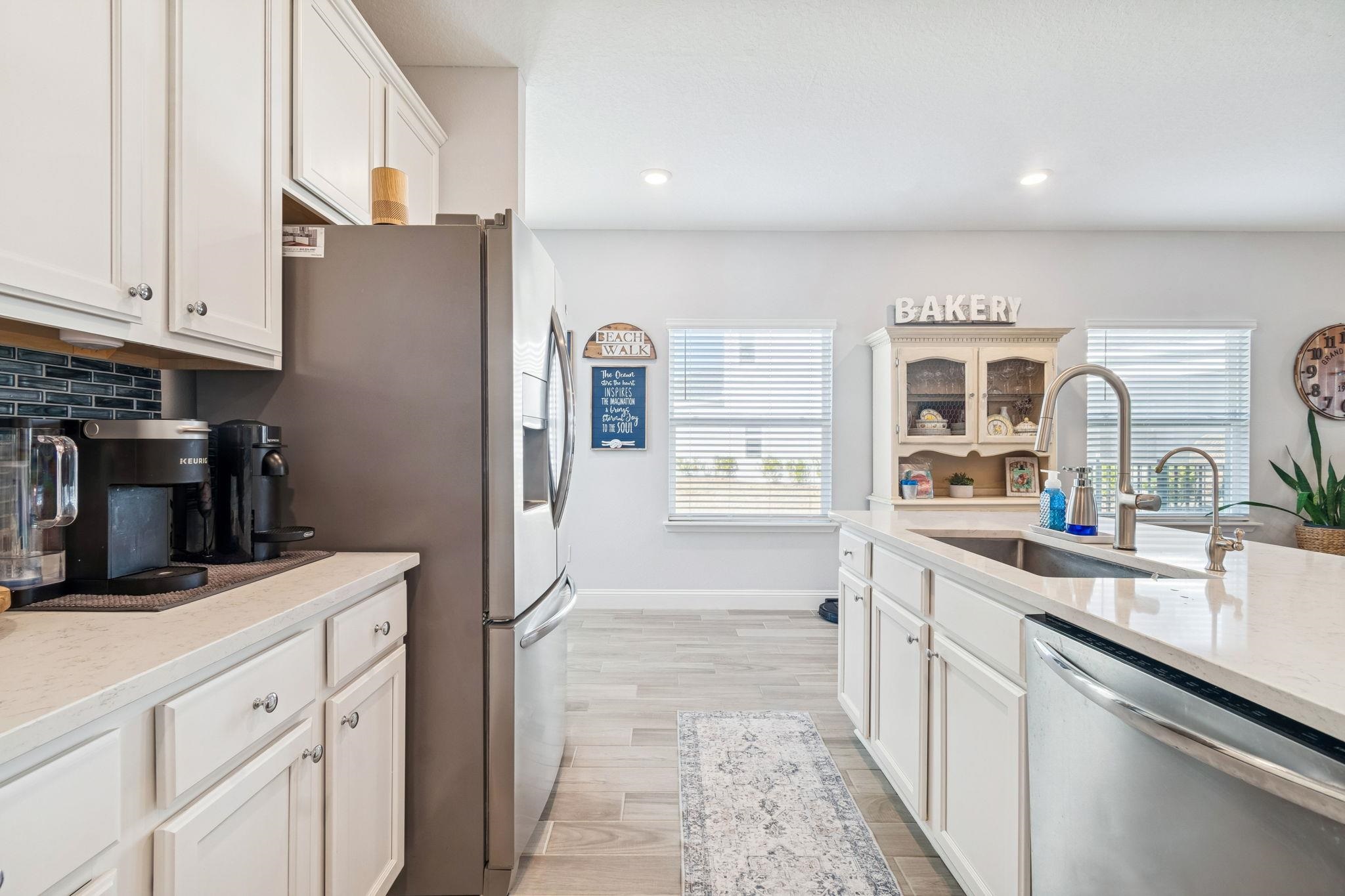 Image 10 of 100 For 262 Killarney Ave