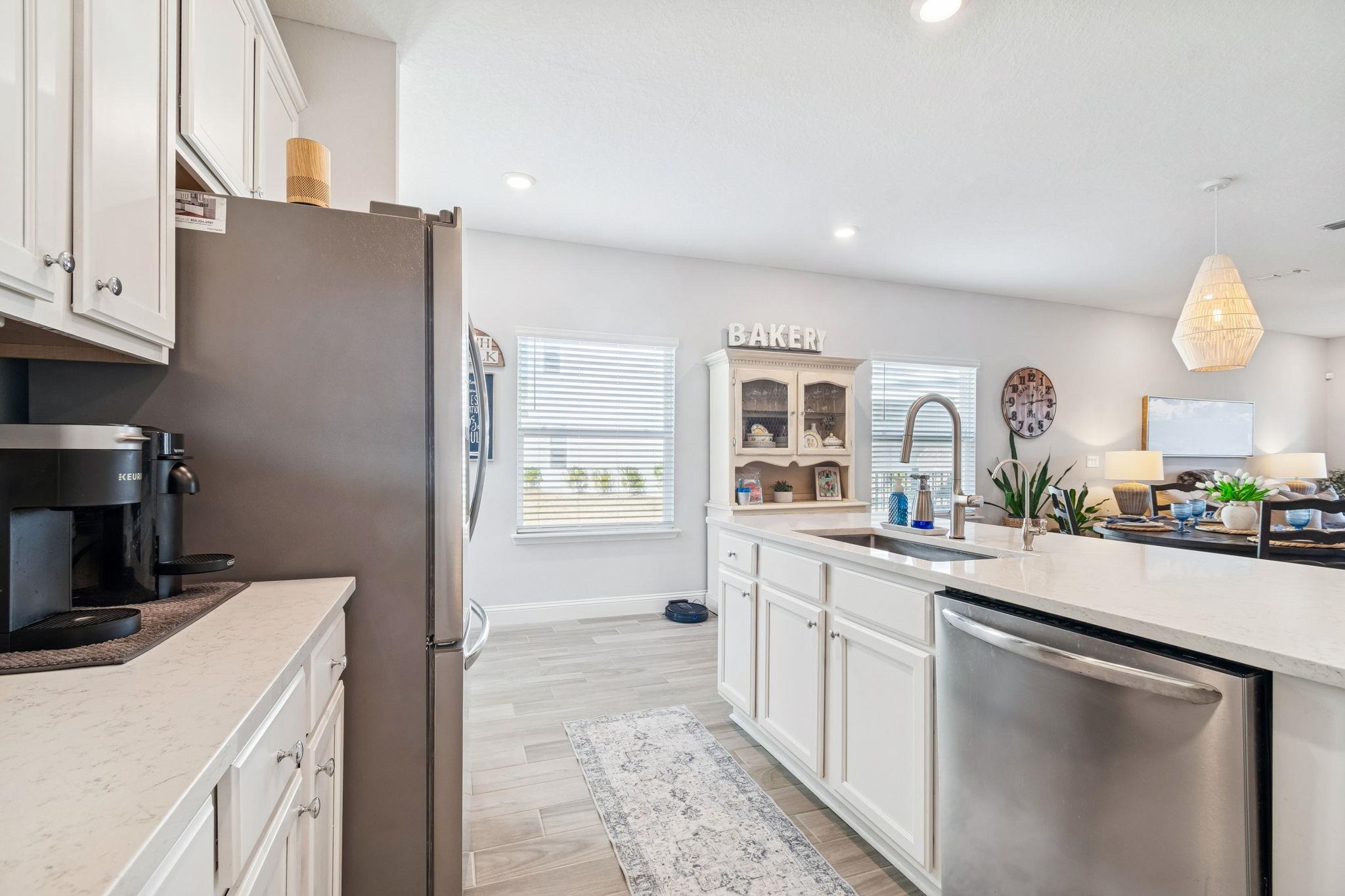 Image 12 of 100 For 262 Killarney Ave