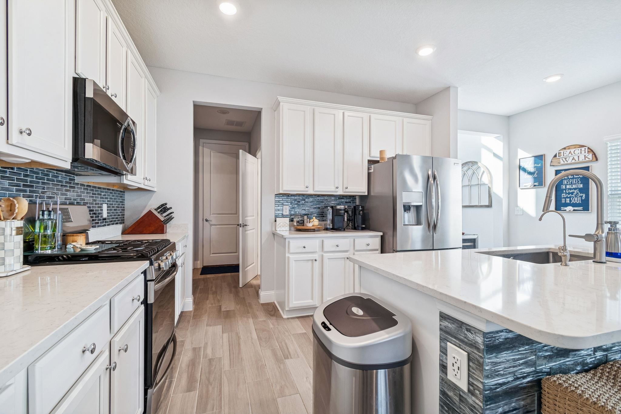 Image 16 of 100 For 262 Killarney Ave