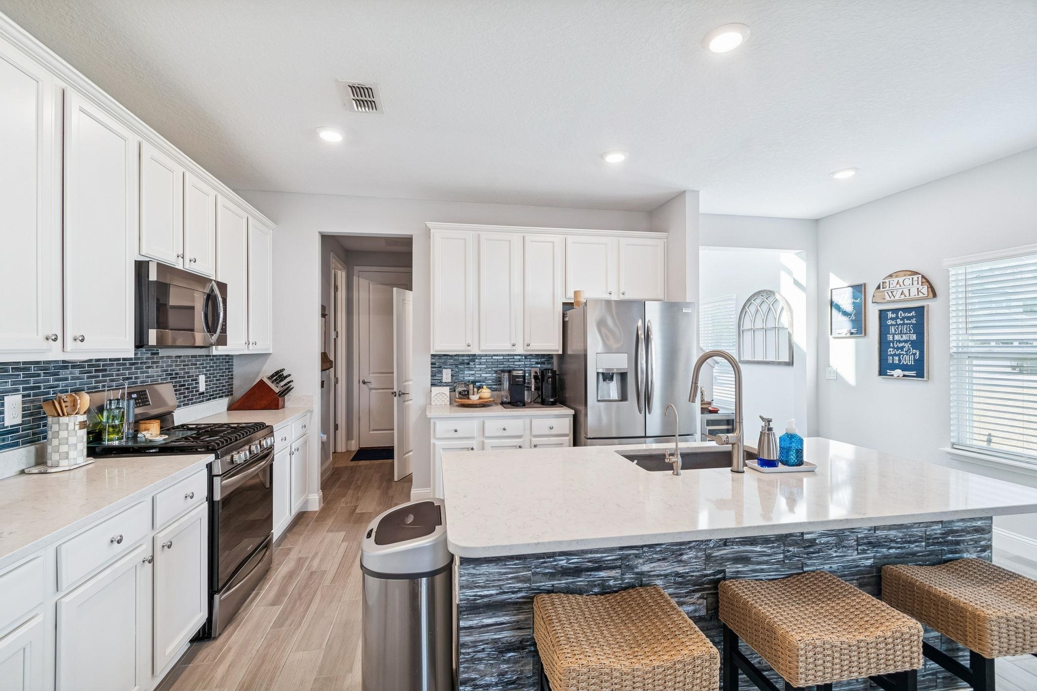 Image 17 of 100 For 262 Killarney Ave