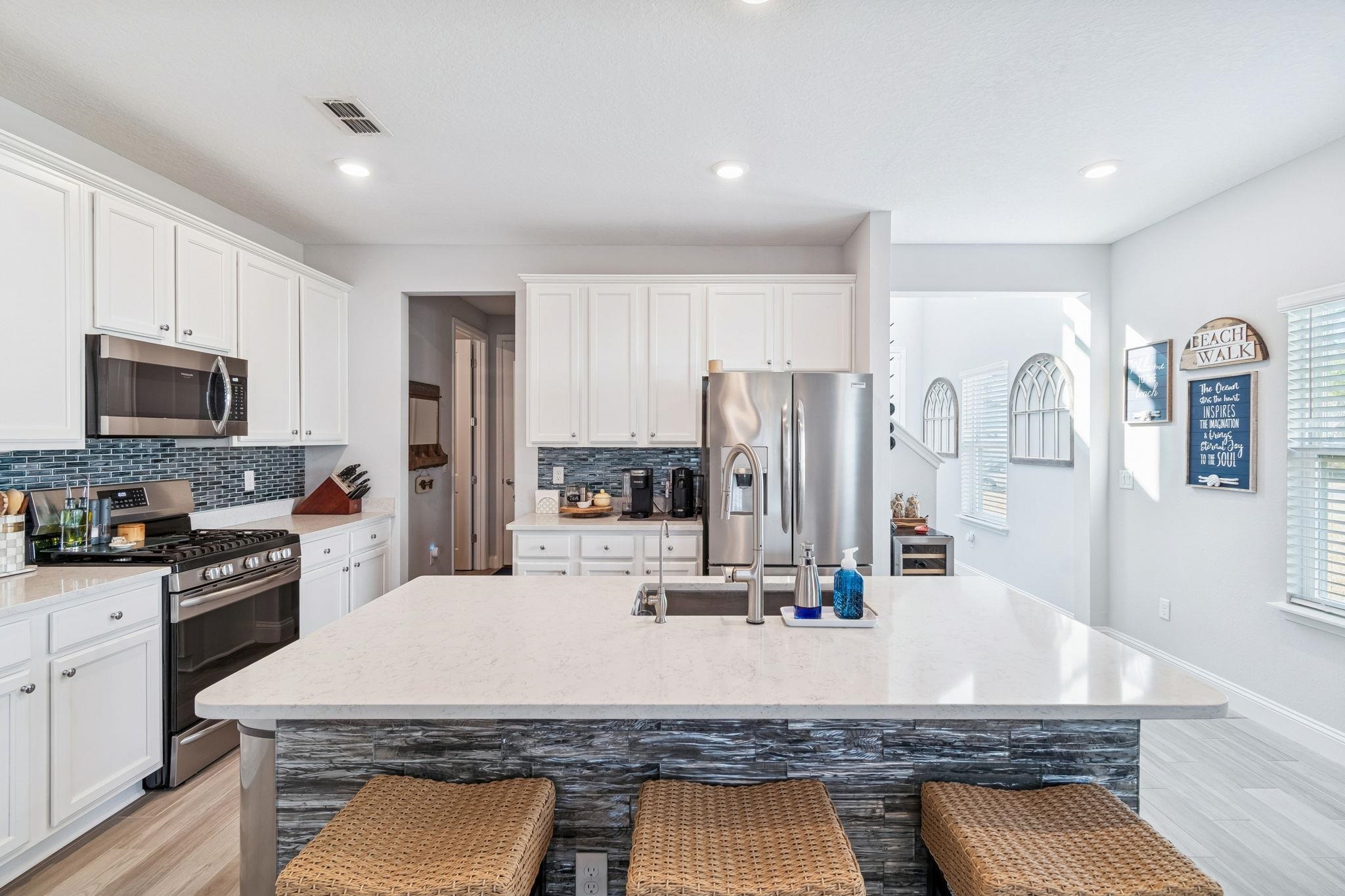 Image 18 of 100 For 262 Killarney Ave