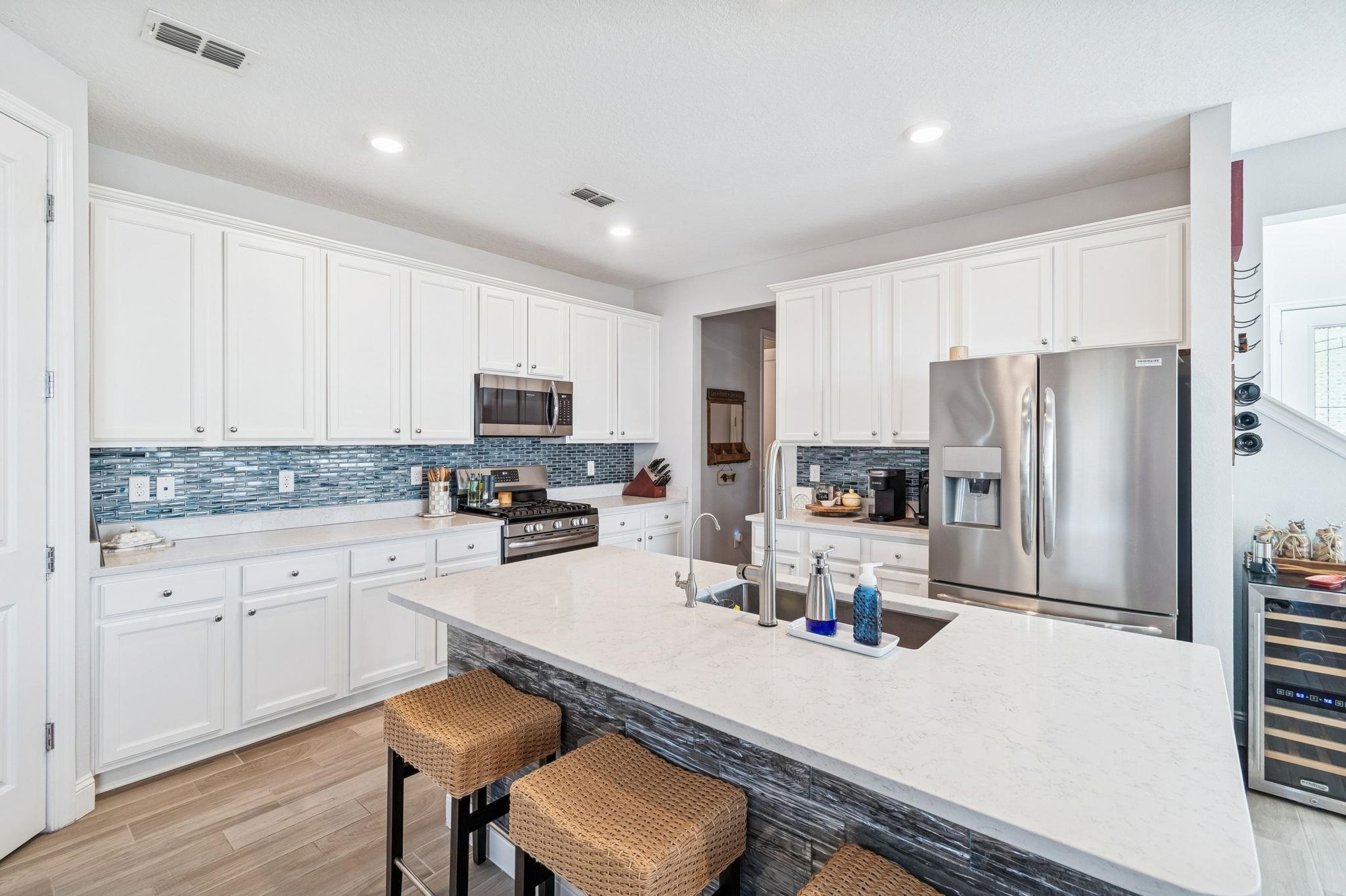 Image 19 of 100 For 262 Killarney Ave