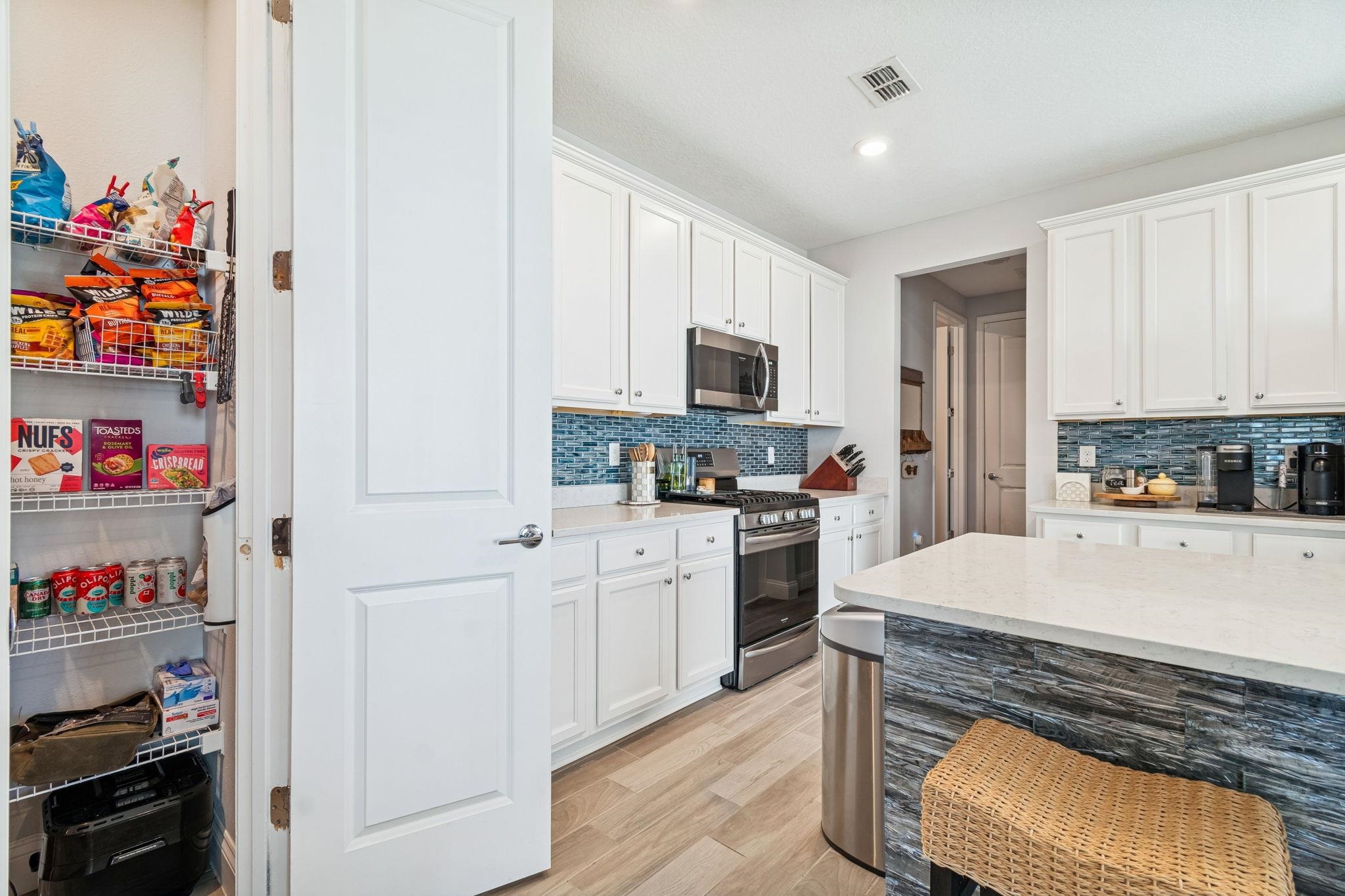 Image 20 of 100 For 262 Killarney Ave