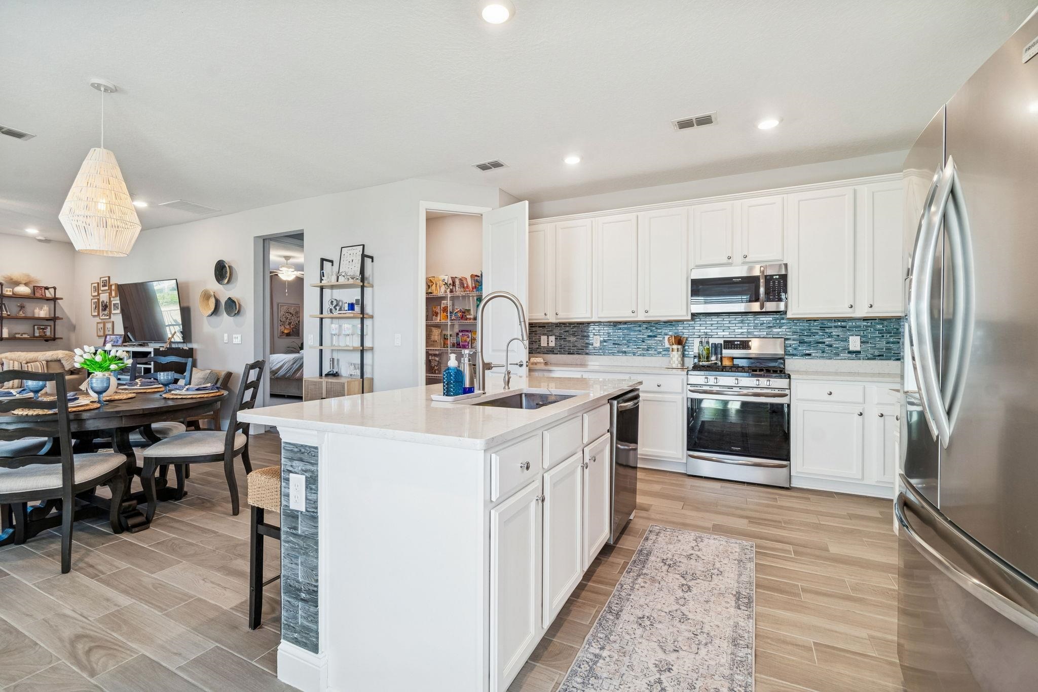 Image 21 of 100 For 262 Killarney Ave