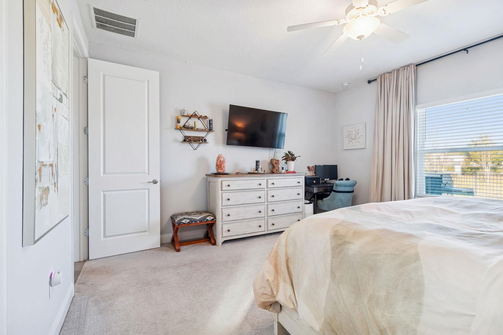 Image 38 of 100 For 262 Killarney Ave