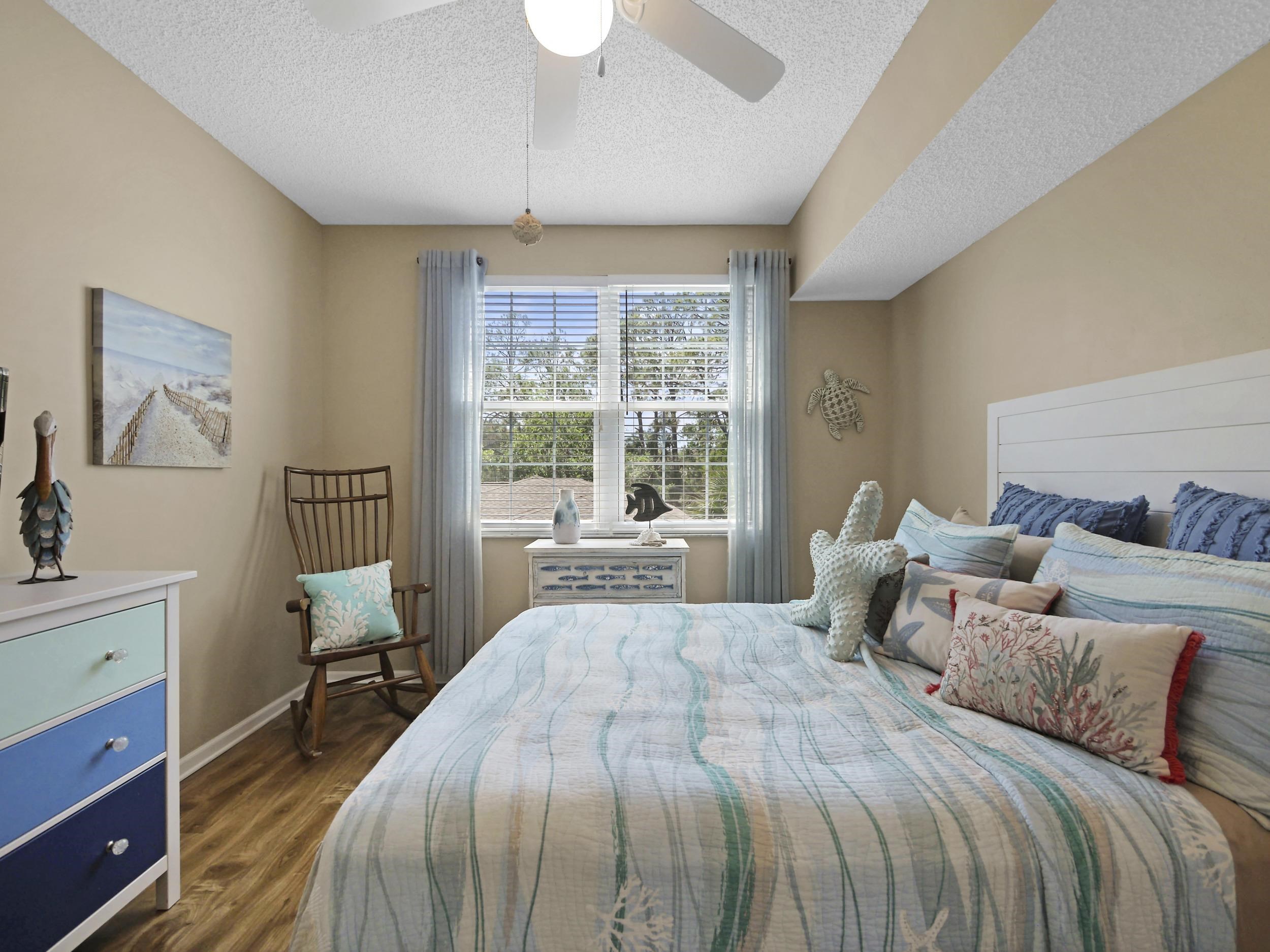 Image 10 of 29 For 2005 Mariposa Vista Ln  3-305