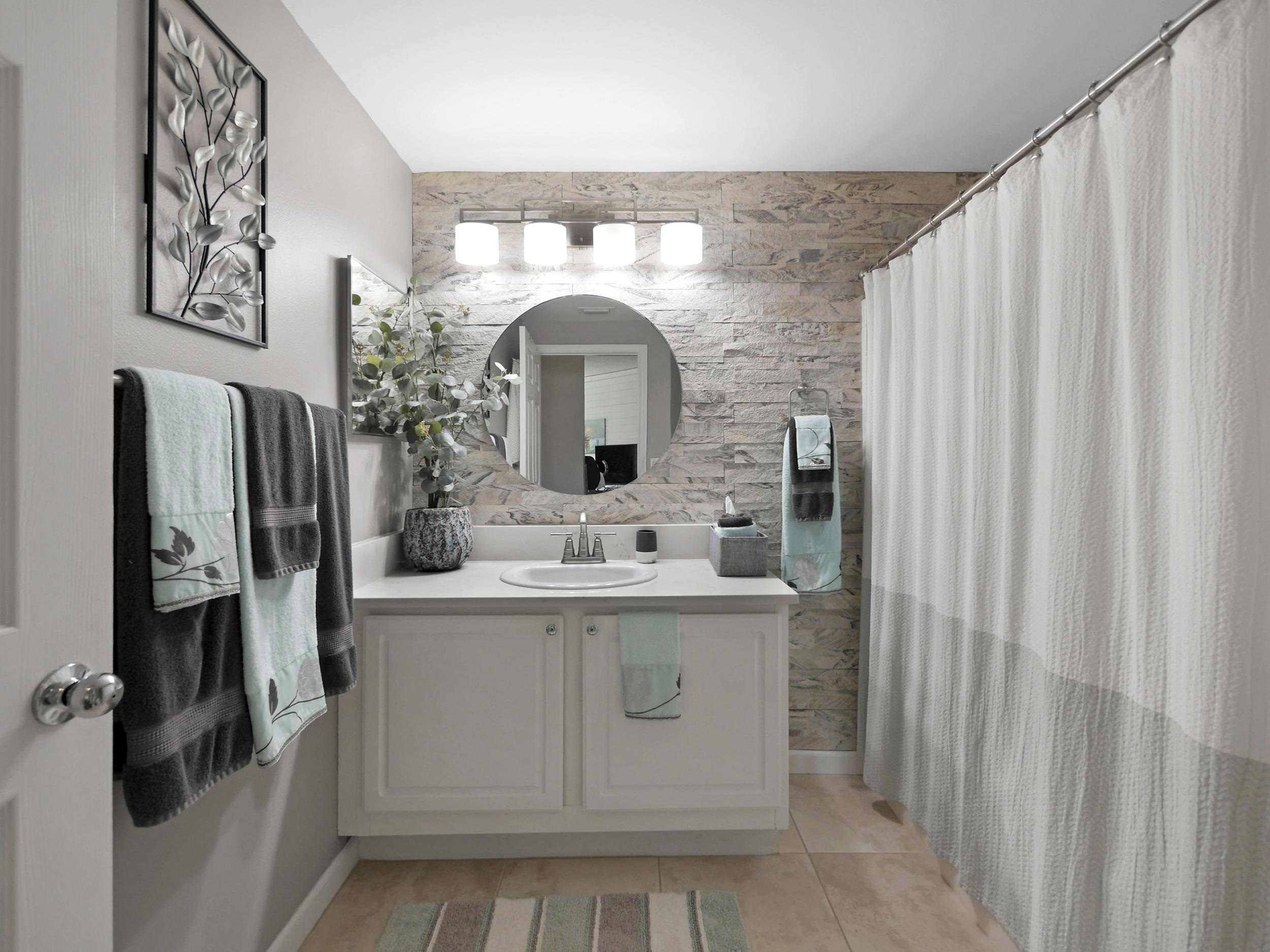 Image 12 of 29 For 2005 Mariposa Vista Ln  3-305