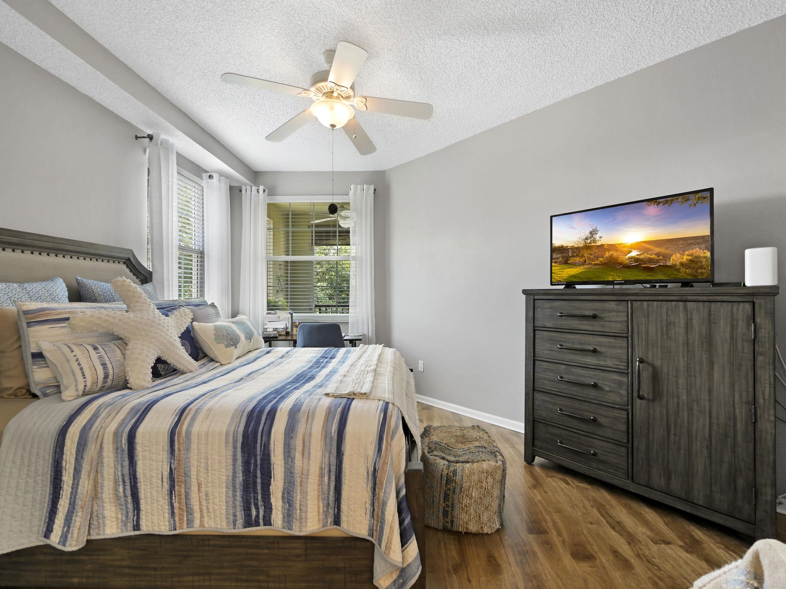 Image 15 of 29 For 2005 Mariposa Vista Ln  3-305