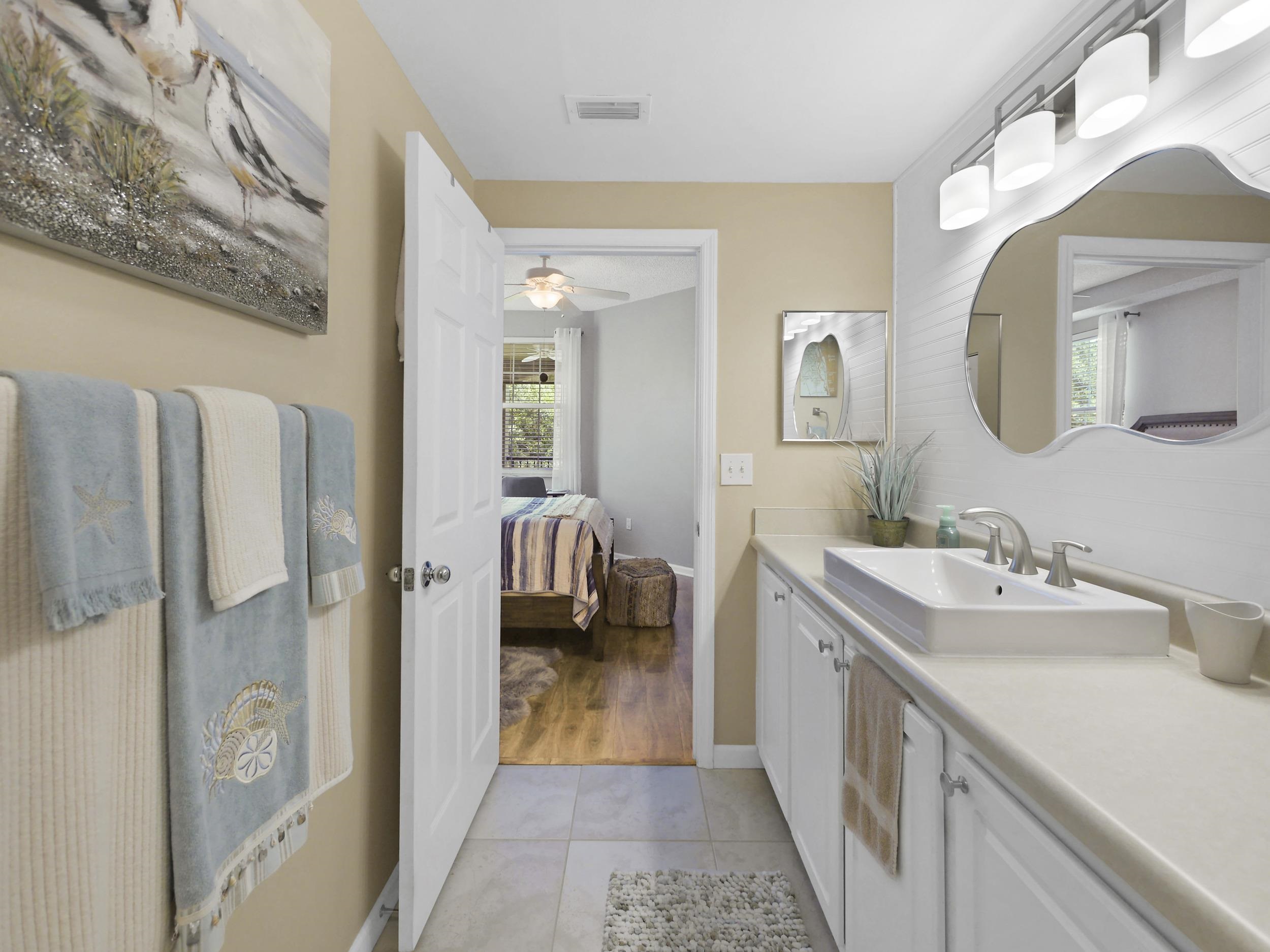 Image 18 of 29 For 2005 Mariposa Vista Ln  3-305