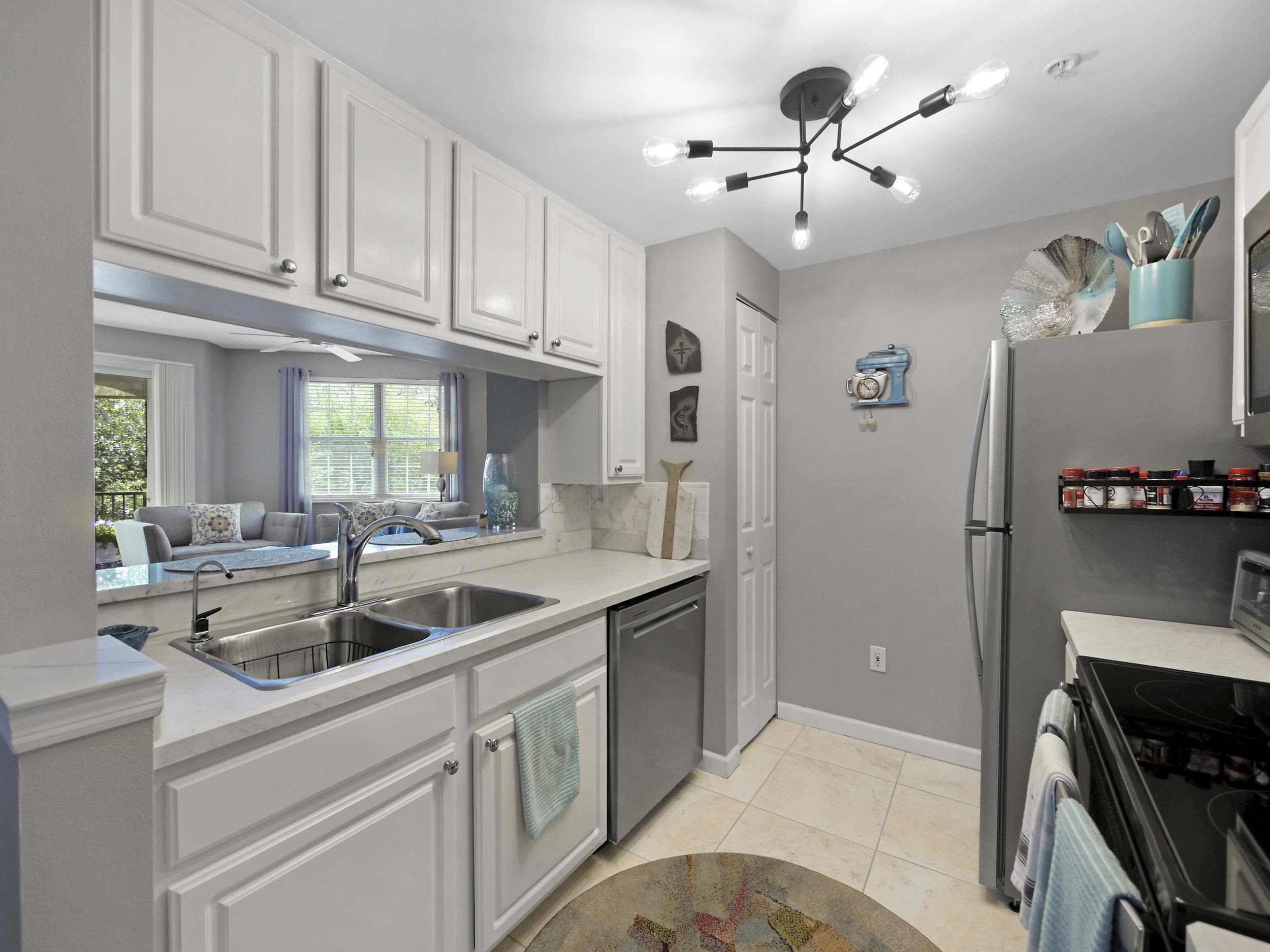 Image 4 of 29 For 2005 Mariposa Vista Ln  3-305