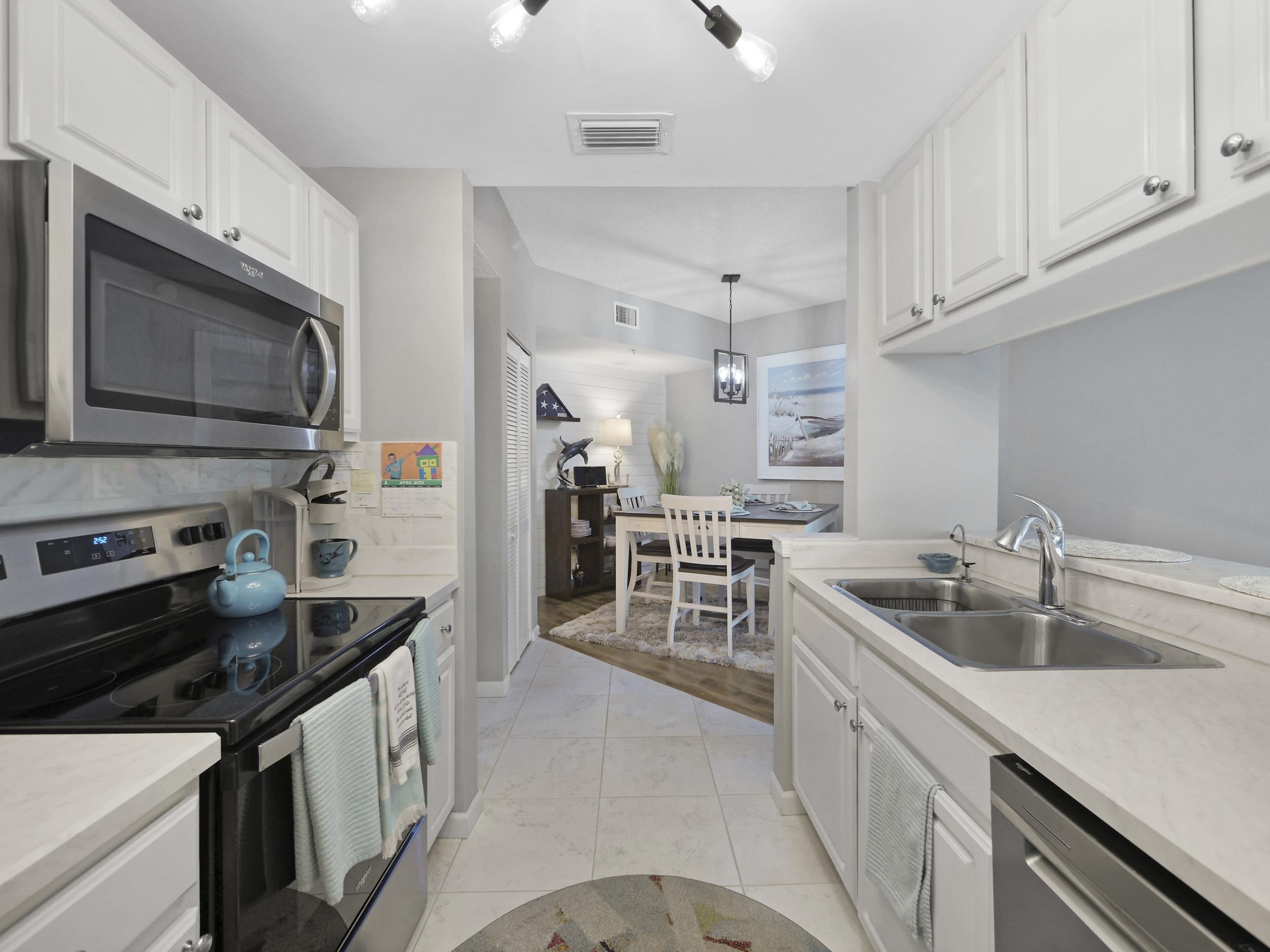 Image 5 of 29 For 2005 Mariposa Vista Ln  3-305