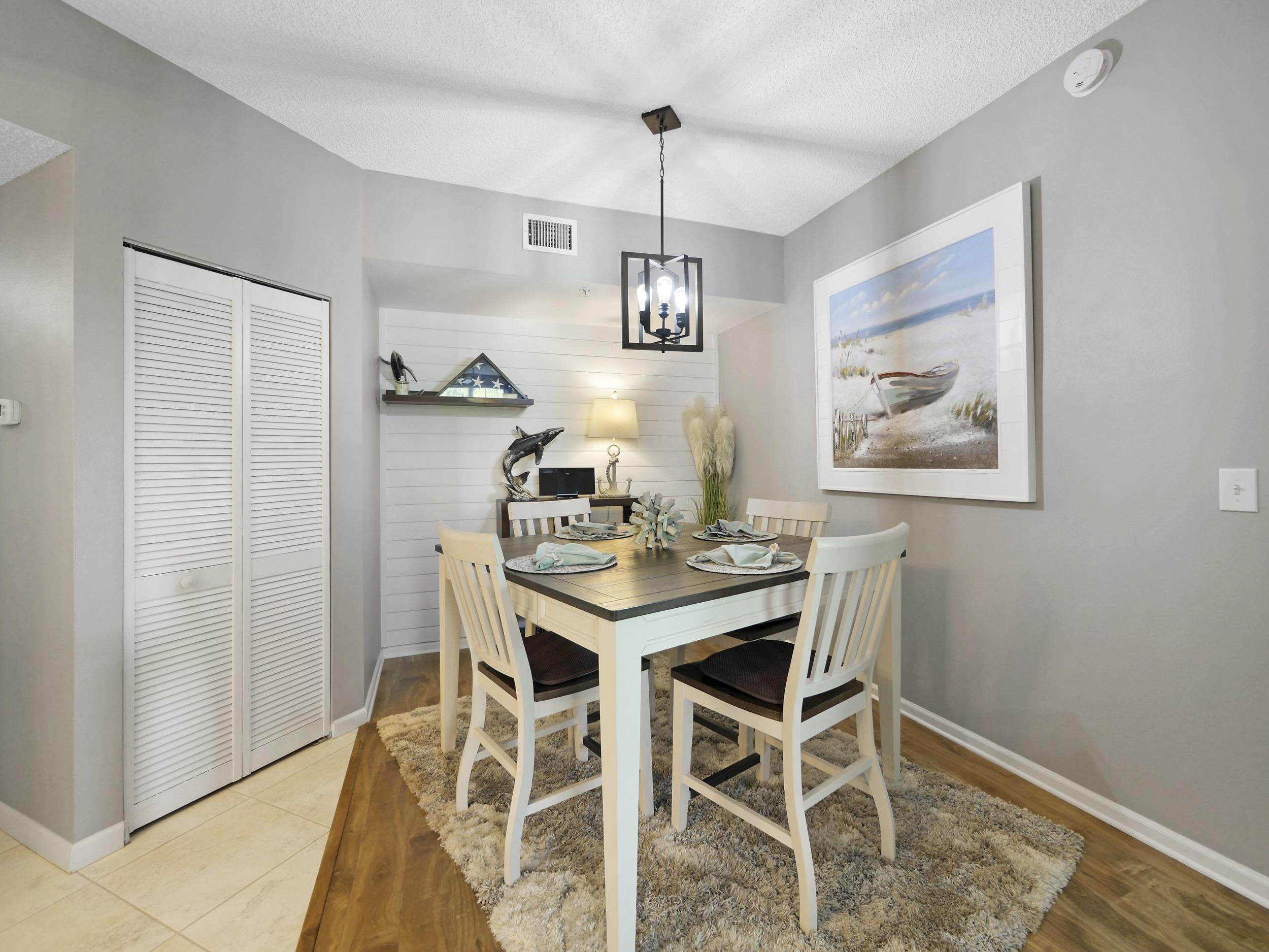 Image 6 of 29 For 2005 Mariposa Vista Ln  3-305