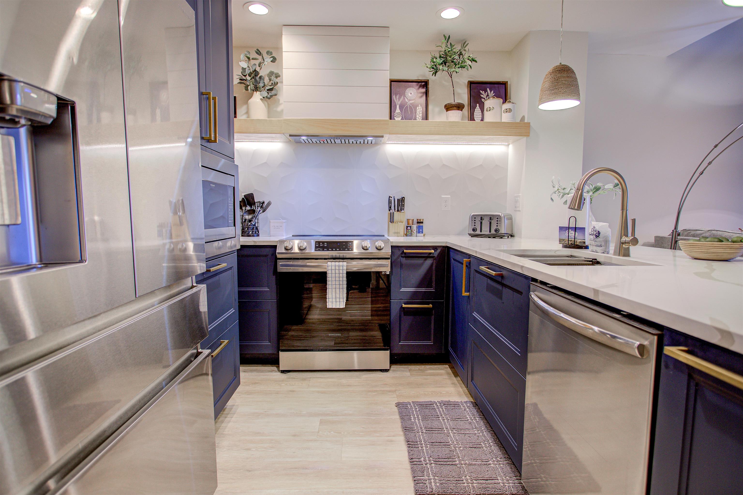 Image 12 of 41 For 25 Village Del Lago Cir