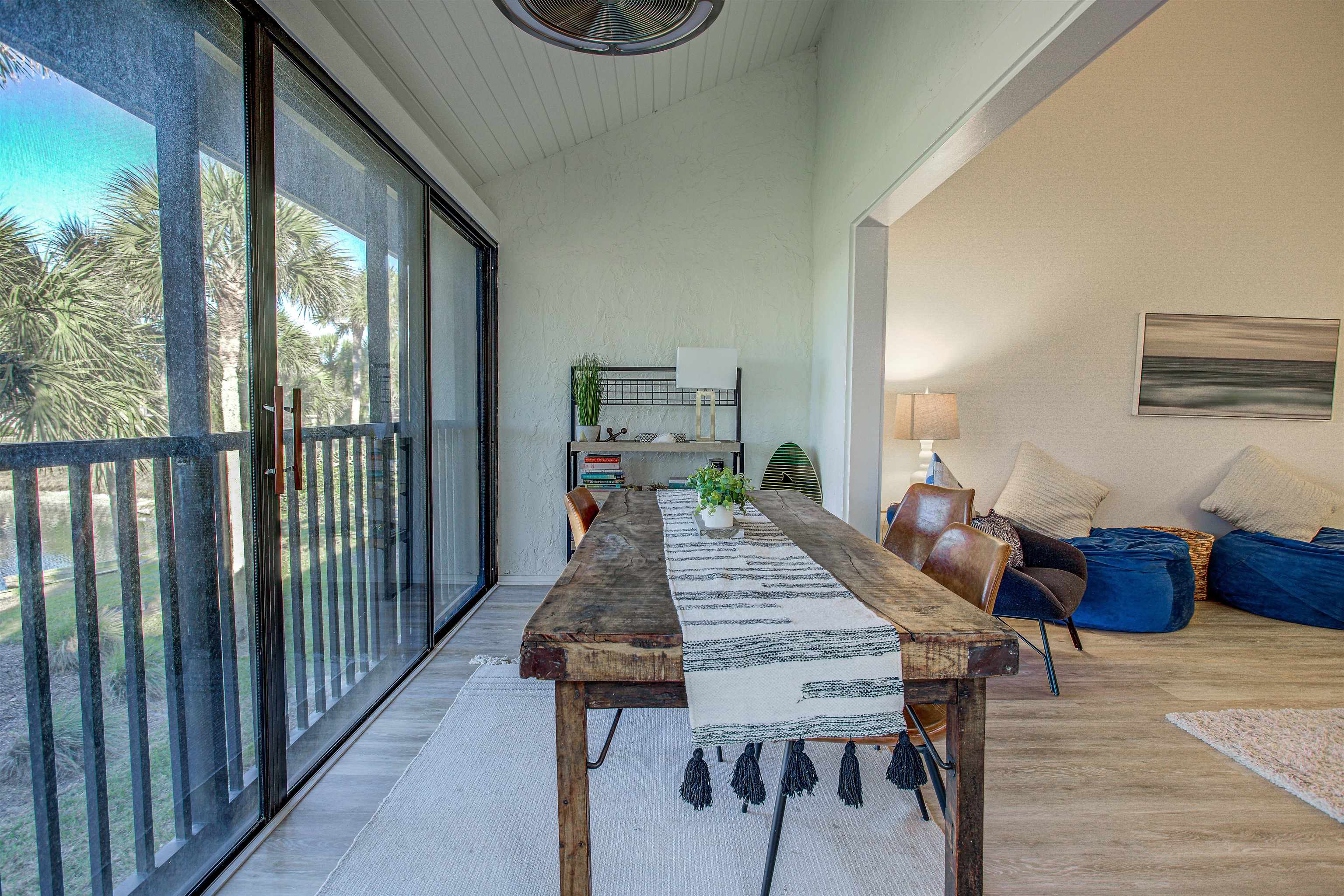 Image 15 of 41 For 25 Village Del Lago Cir