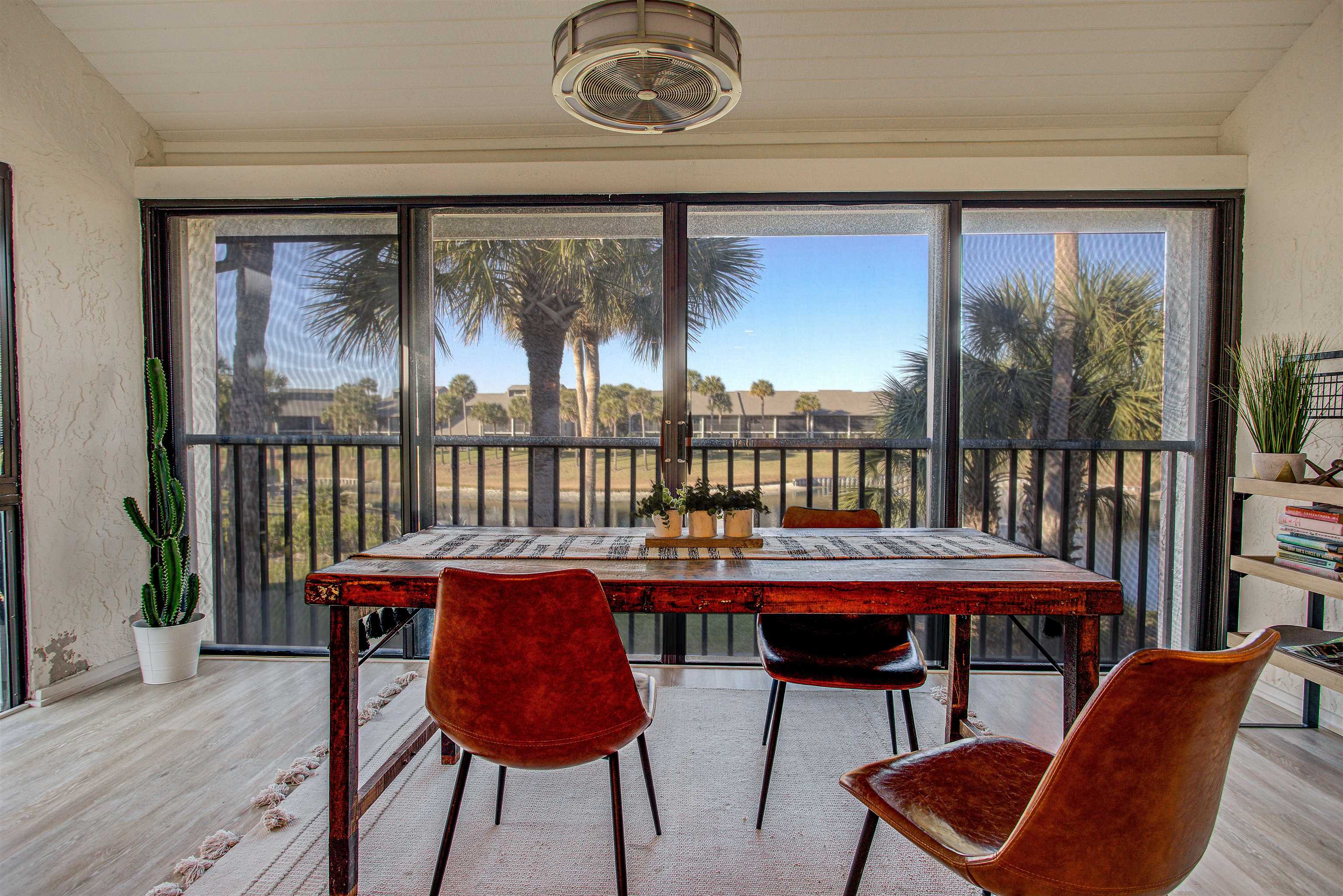 Image 17 of 41 For 25 Village Del Lago Cir