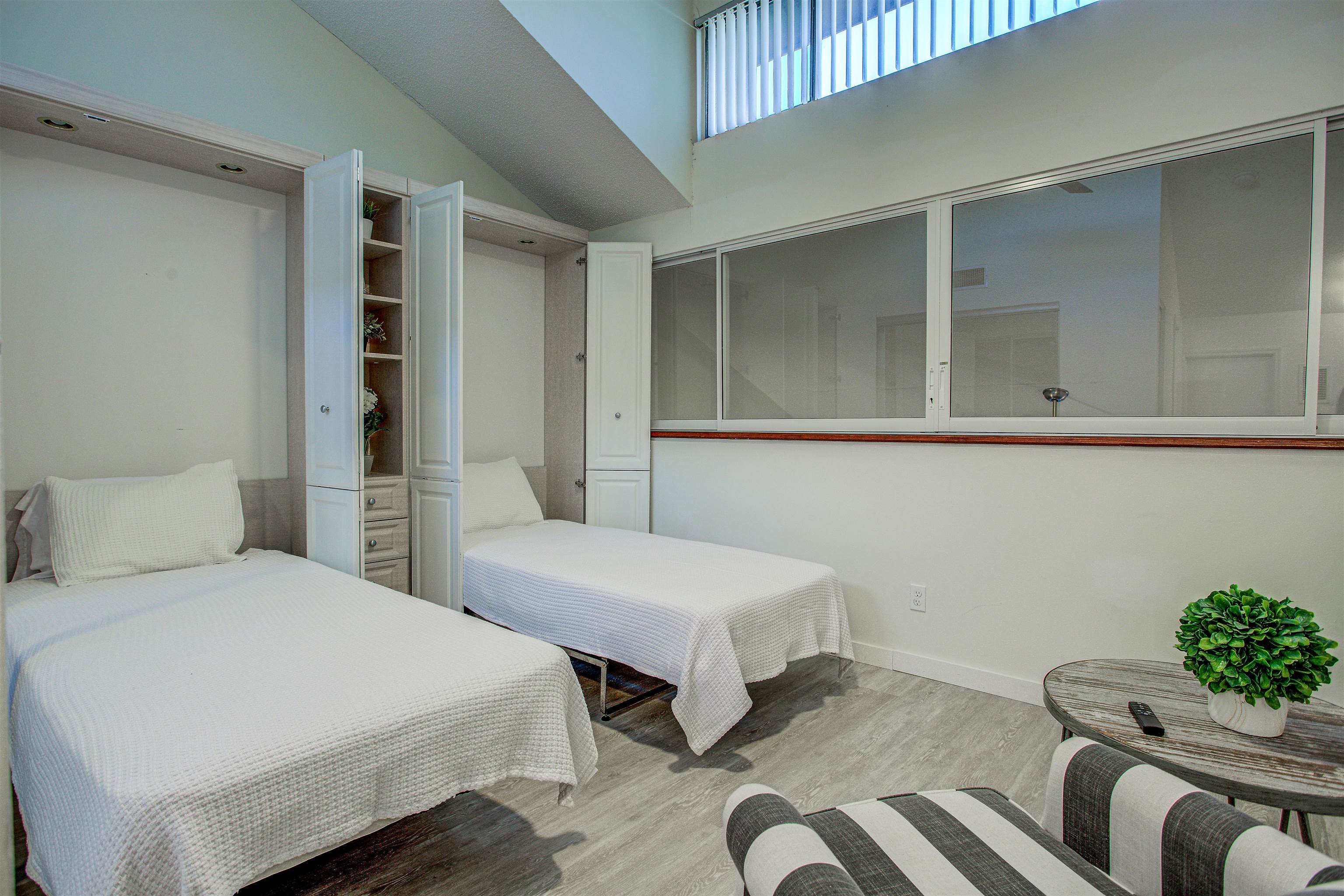 Image 25 of 41 For 25 Village Del Lago Cir