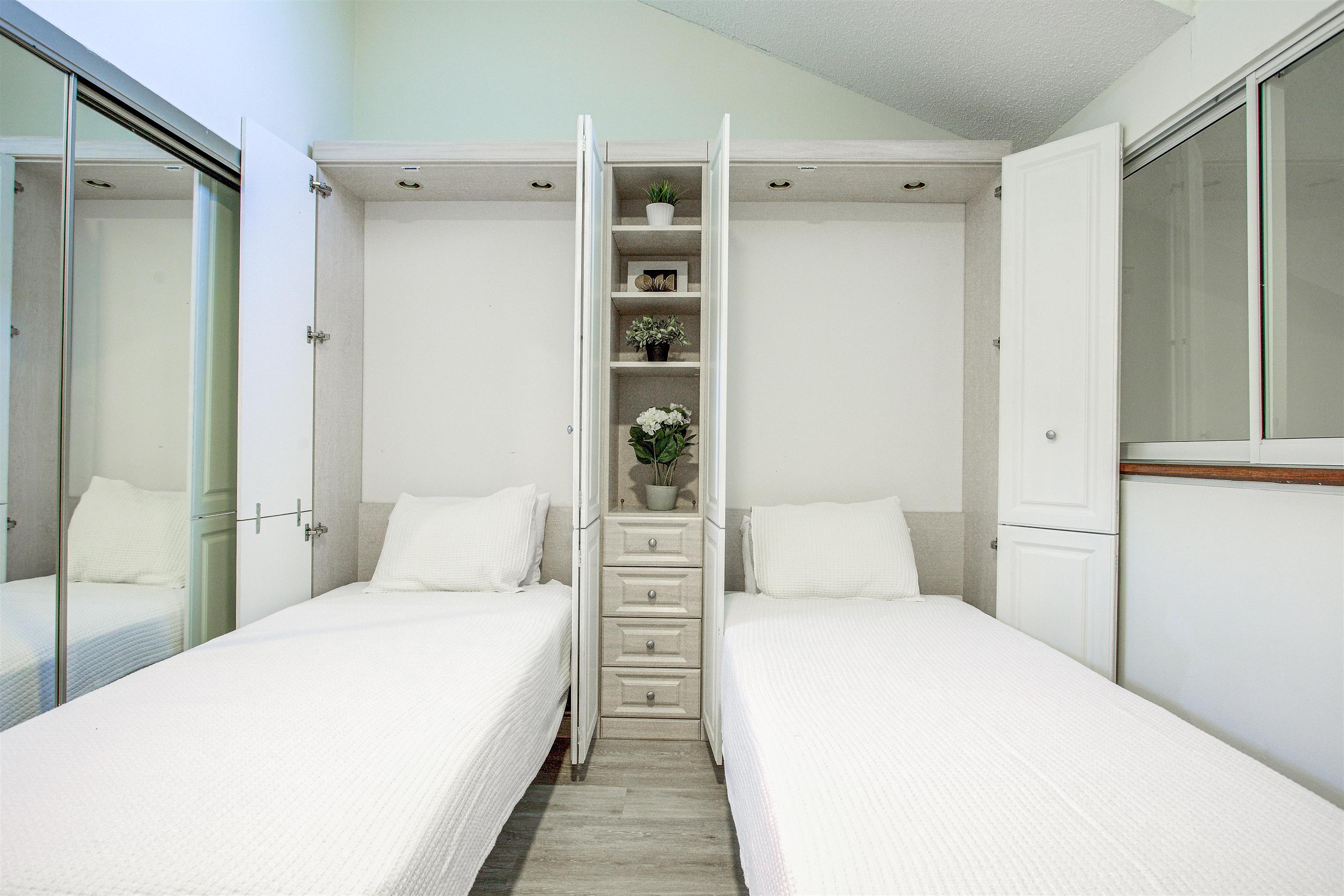 Image 26 of 41 For 25 Village Del Lago Cir