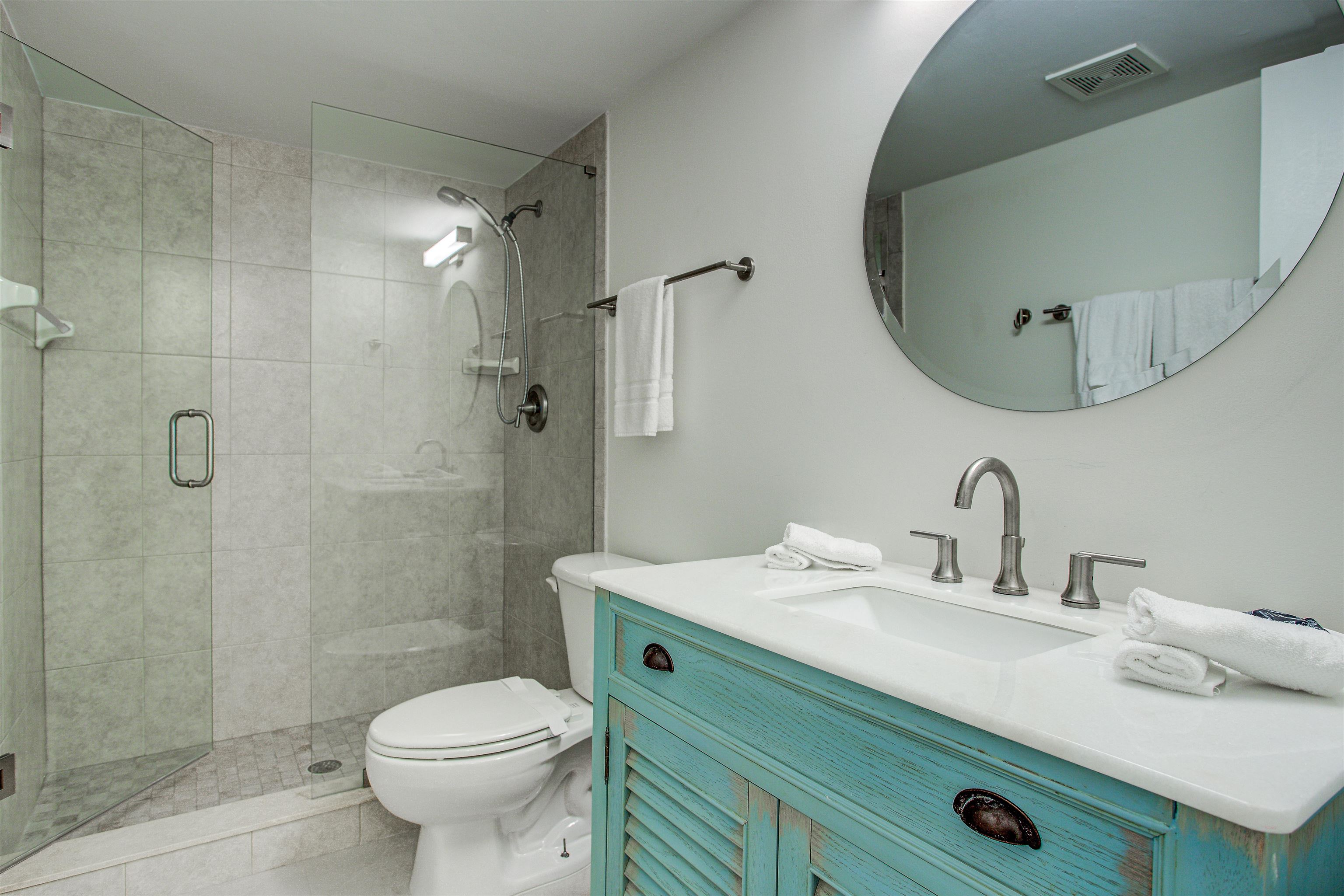 Image 27 of 41 For 25 Village Del Lago Cir