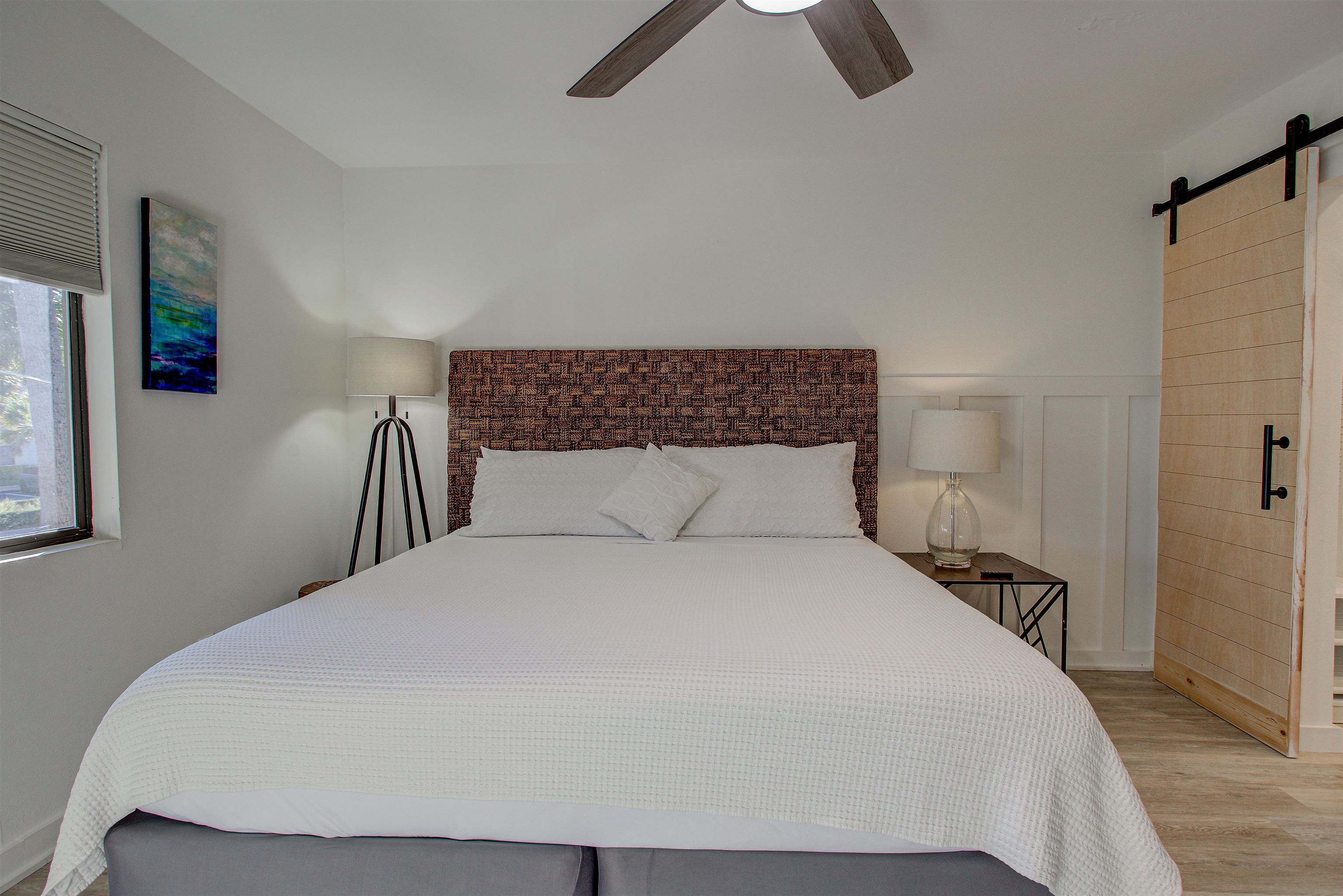 Image 29 of 41 For 25 Village Del Lago Cir