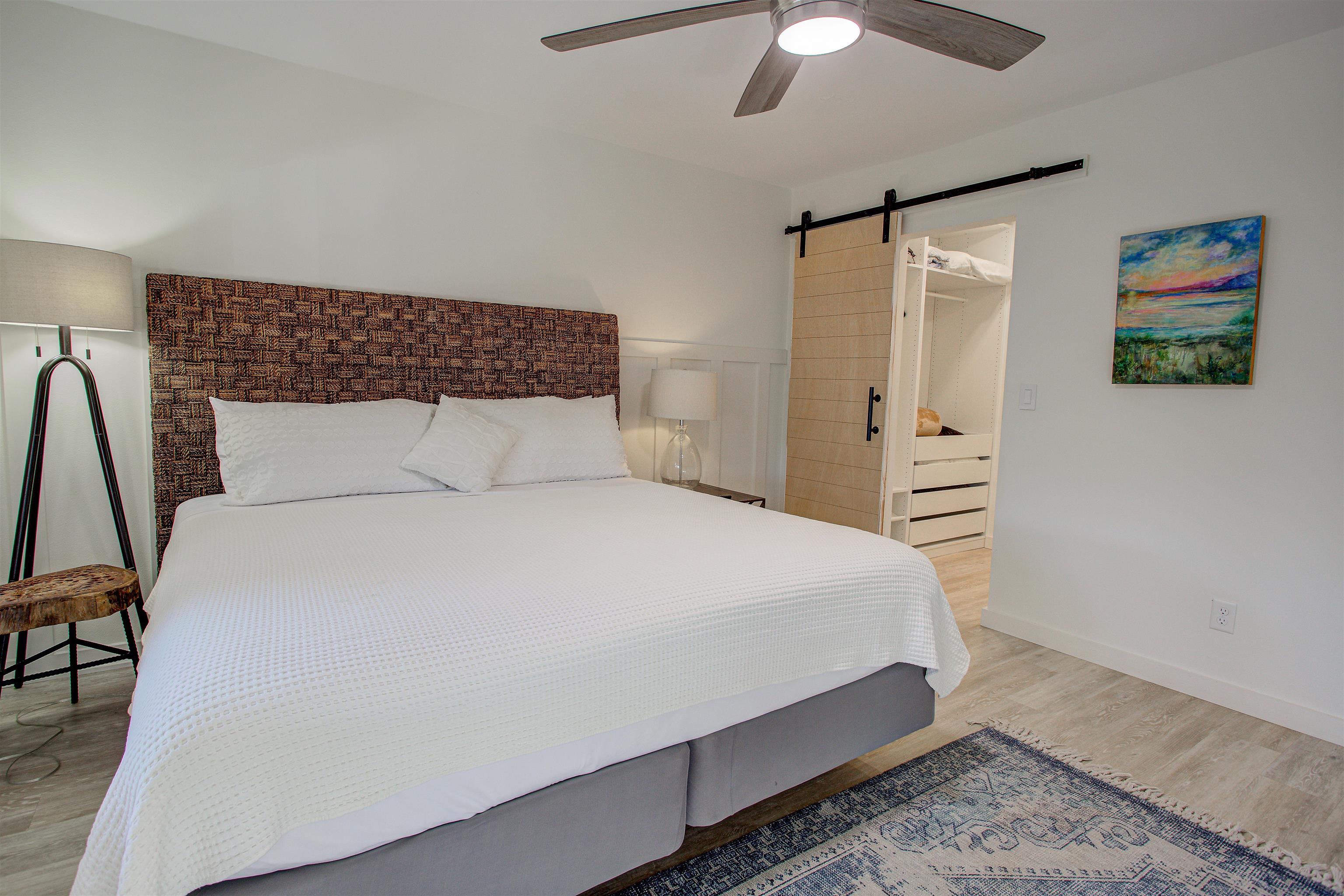 Image 30 of 41 For 25 Village Del Lago Cir