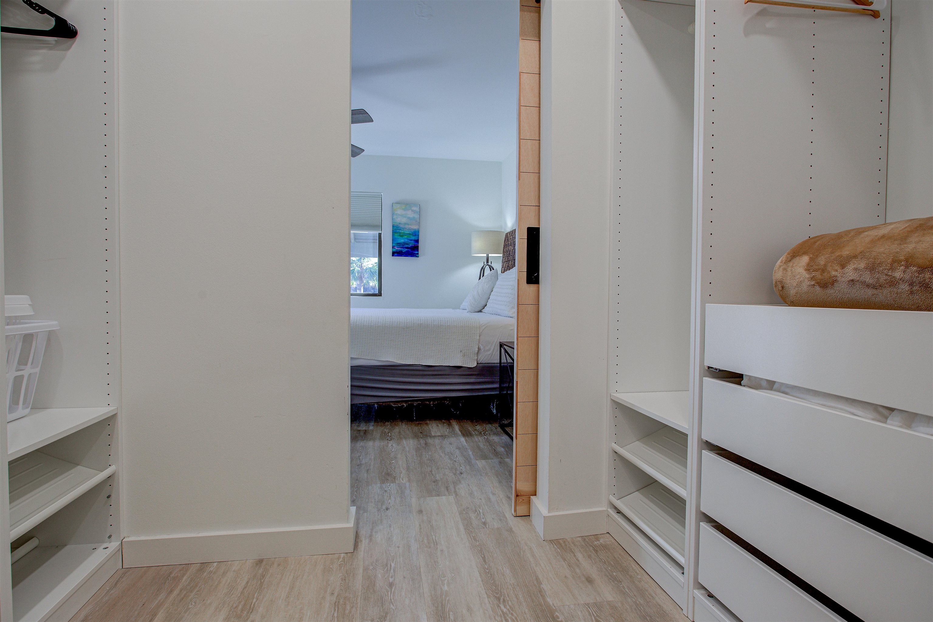 Image 32 of 41 For 25 Village Del Lago Cir