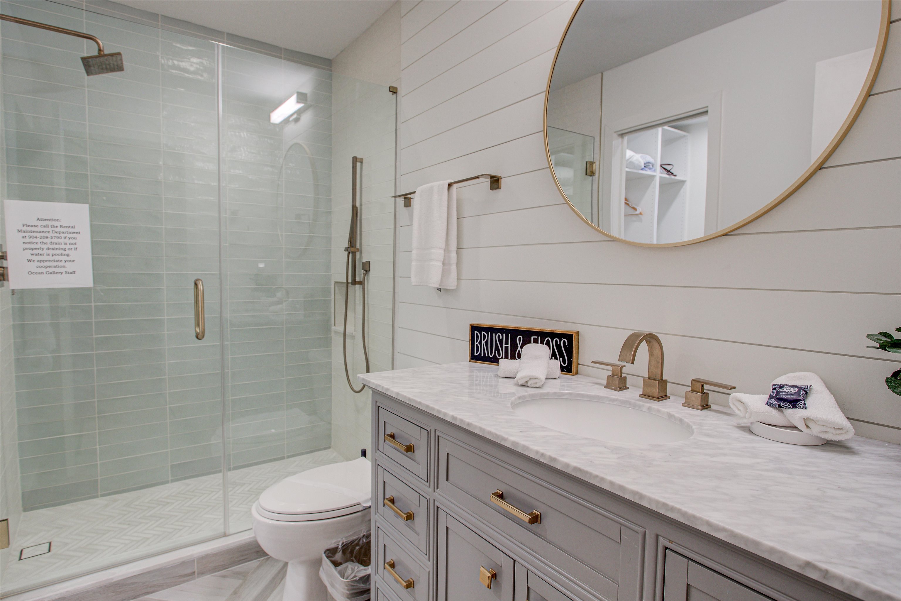 Image 35 of 41 For 25 Village Del Lago Cir