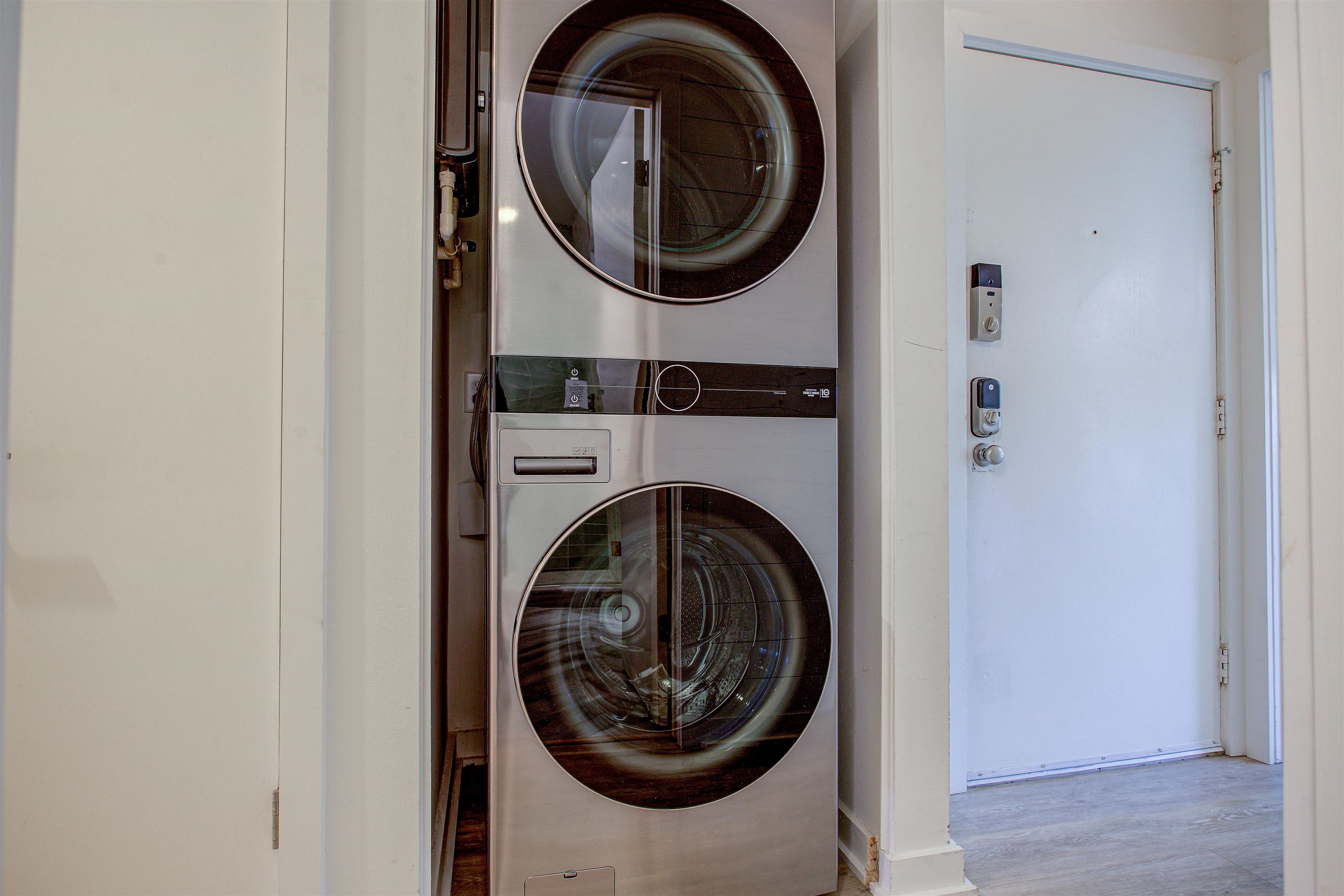 Image 37 of 41 For 25 Village Del Lago Cir