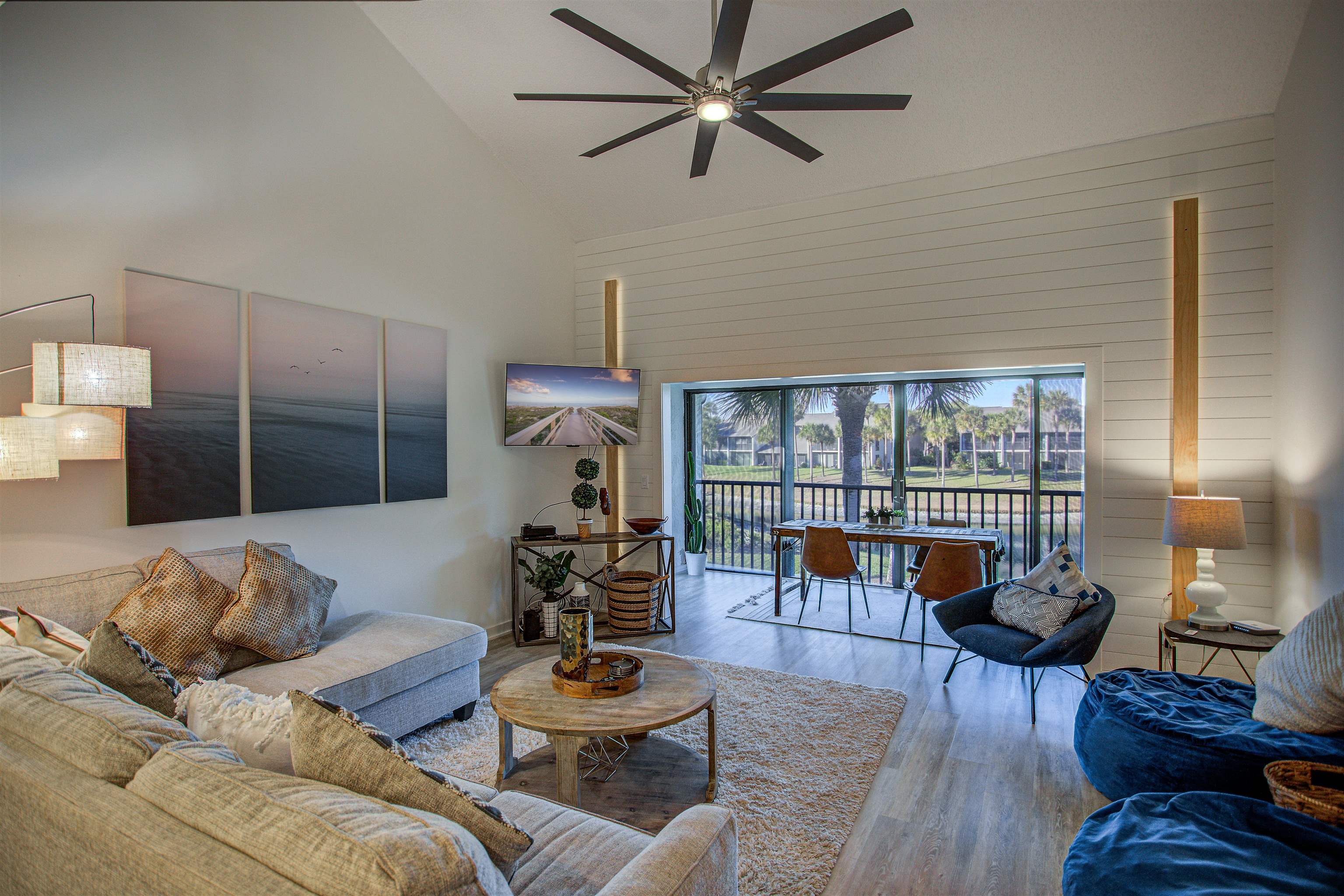 Image 6 of 41 For 25 Village Del Lago Cir