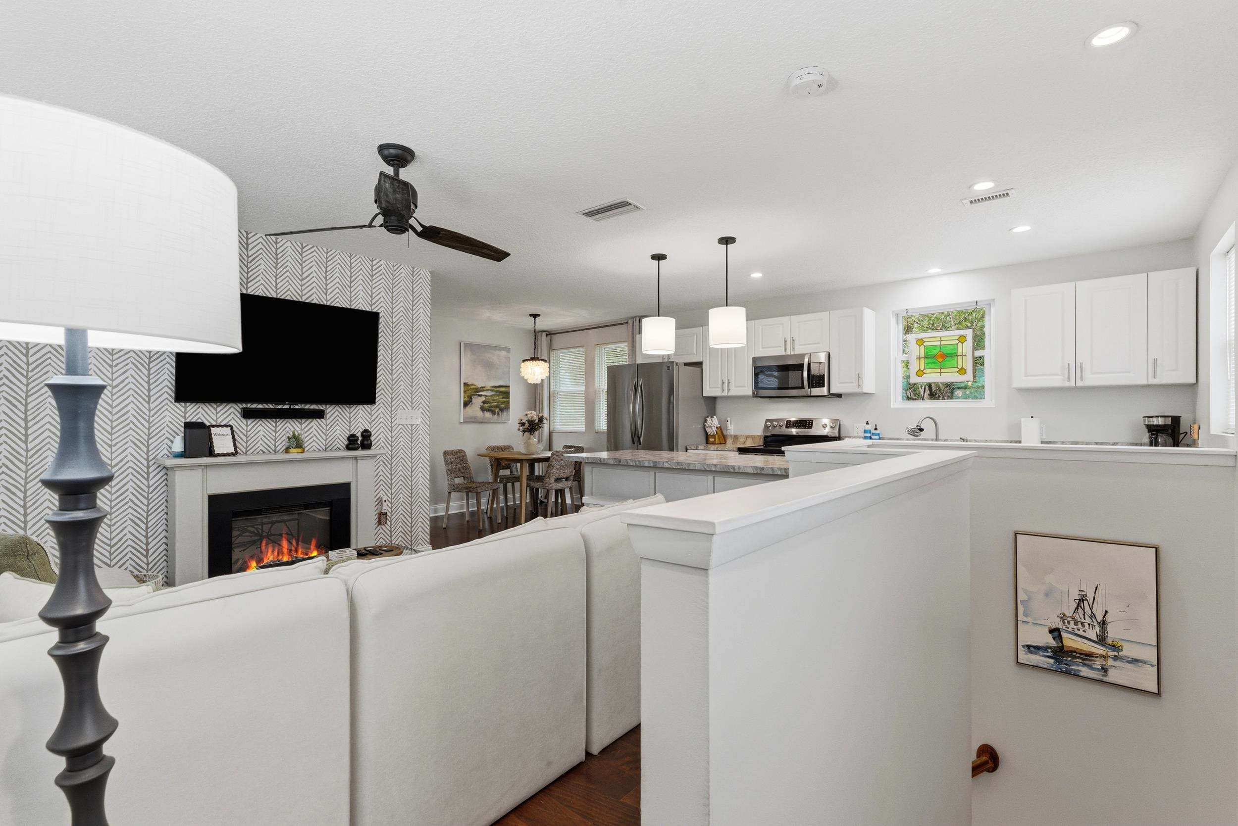 Image 11 of 54 For 125 Moore St