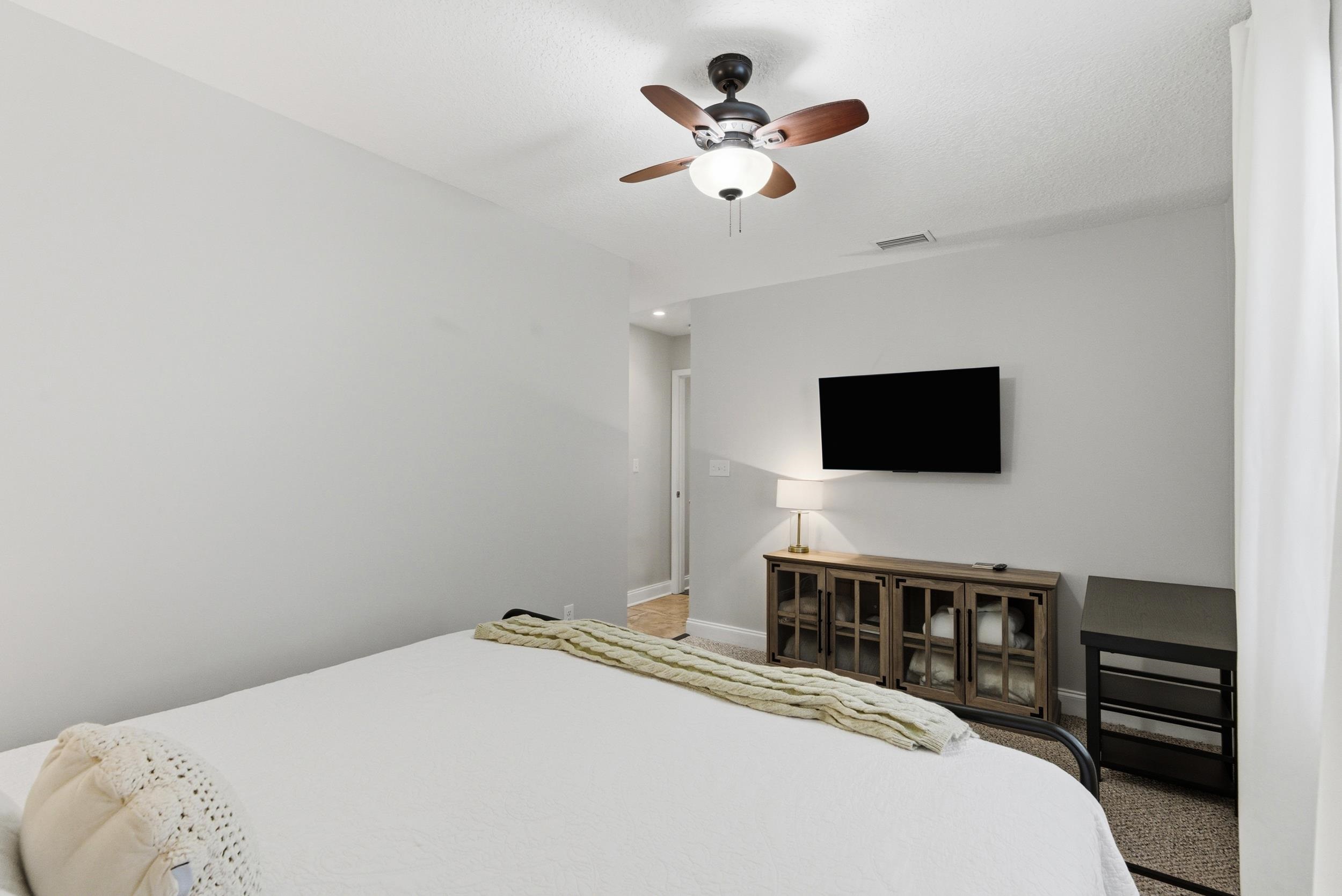 Image 22 of 54 For 125 Moore St