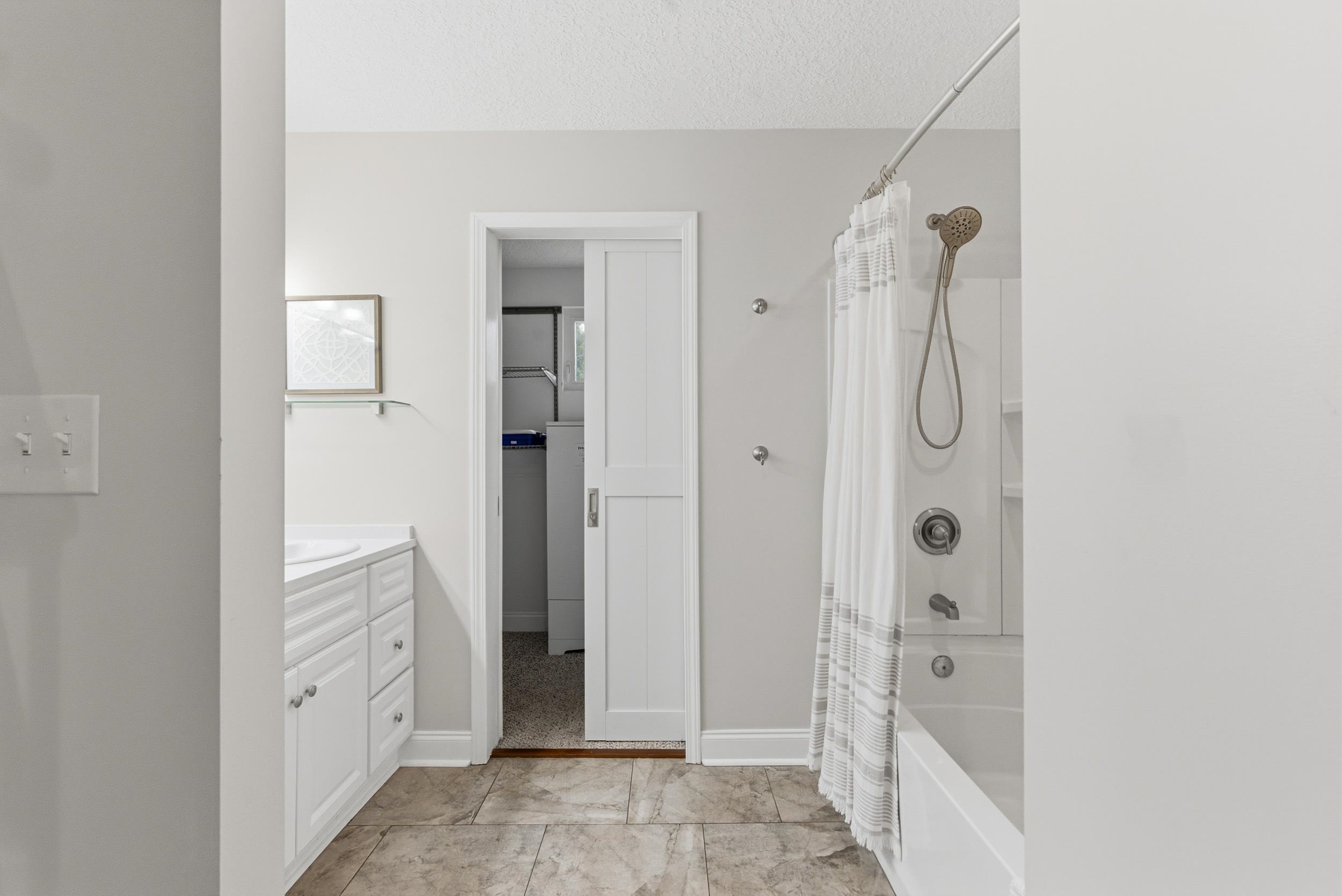 Image 23 of 54 For 125 Moore St