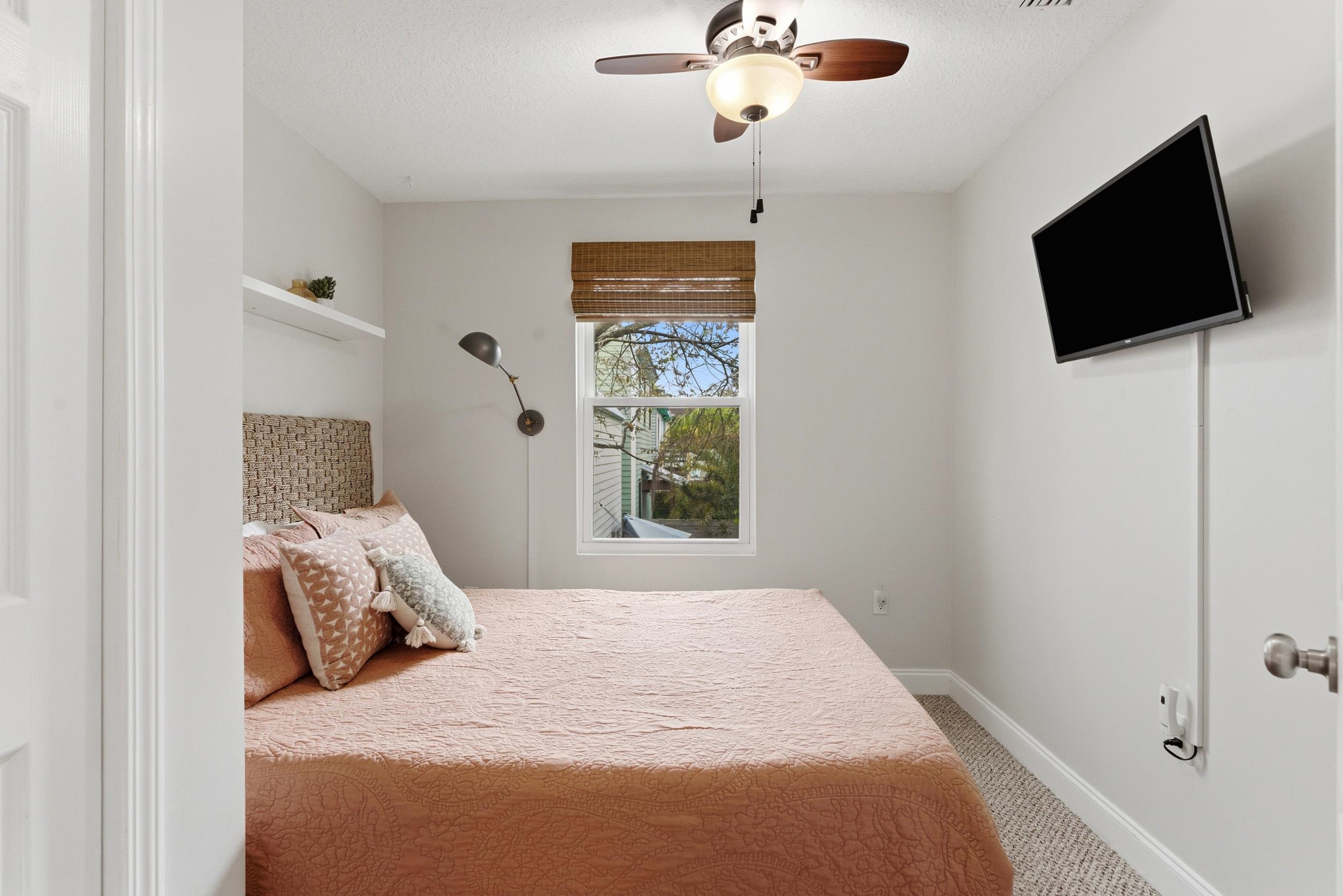 Image 27 of 54 For 125 Moore St