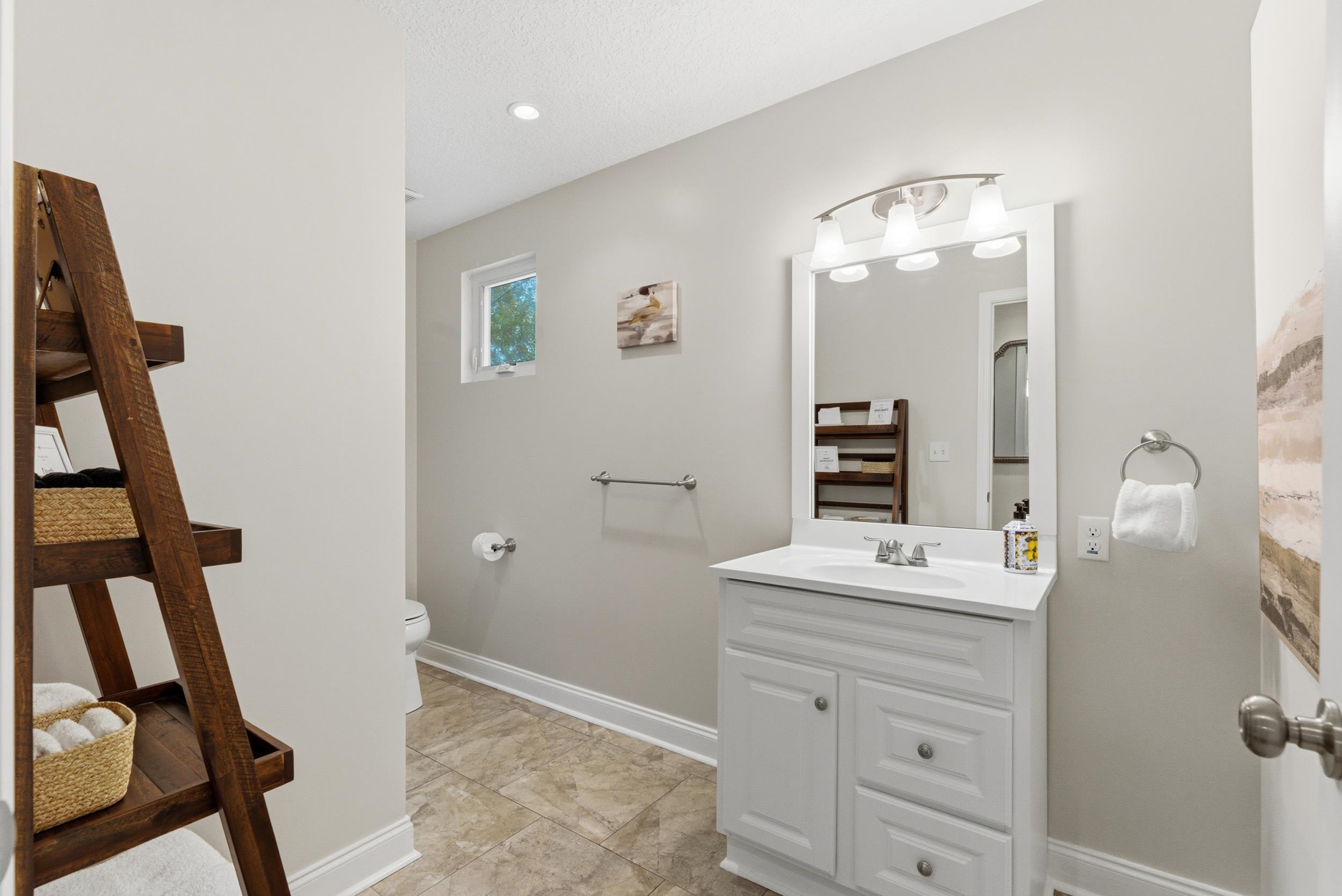 Image 29 of 54 For 125 Moore St